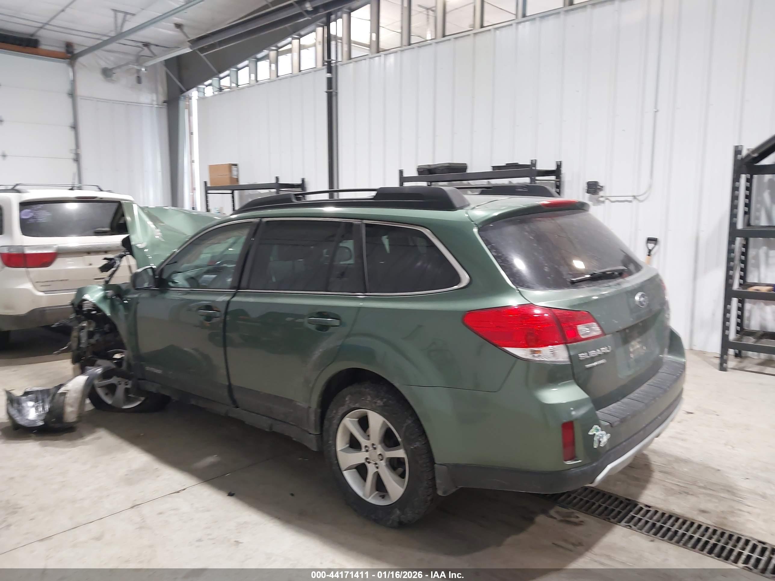 SUBARU OUTBACK image 3