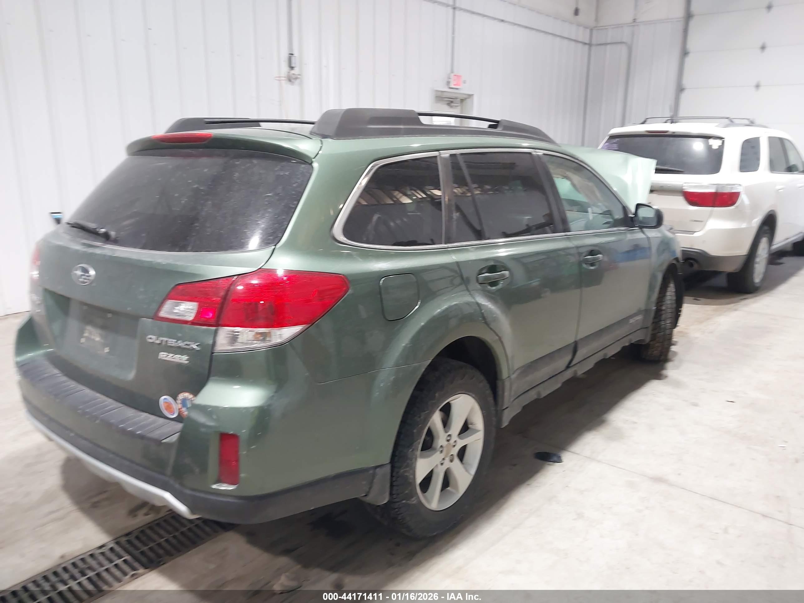 SUBARU OUTBACK image 4
