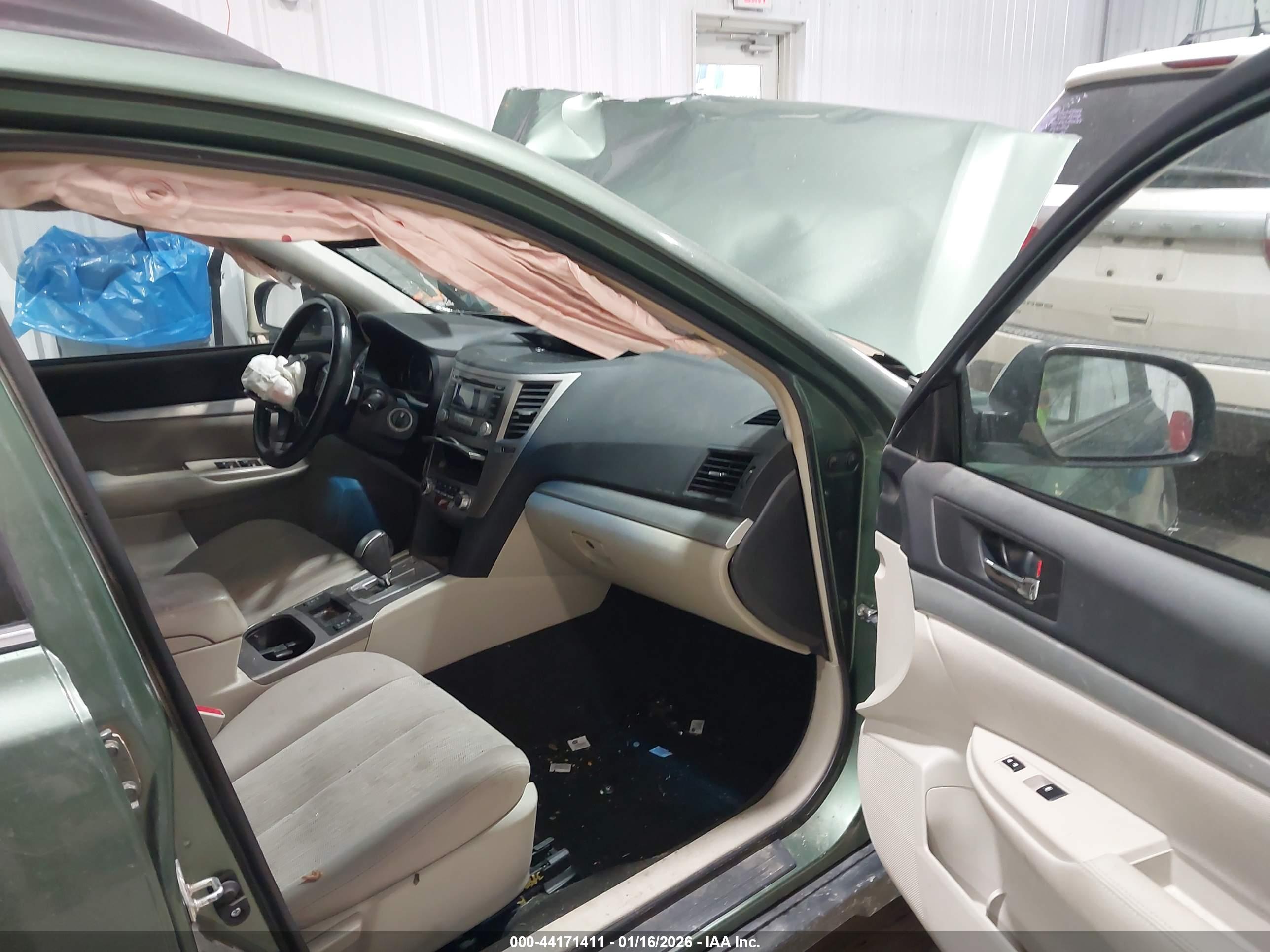 SUBARU OUTBACK image 5