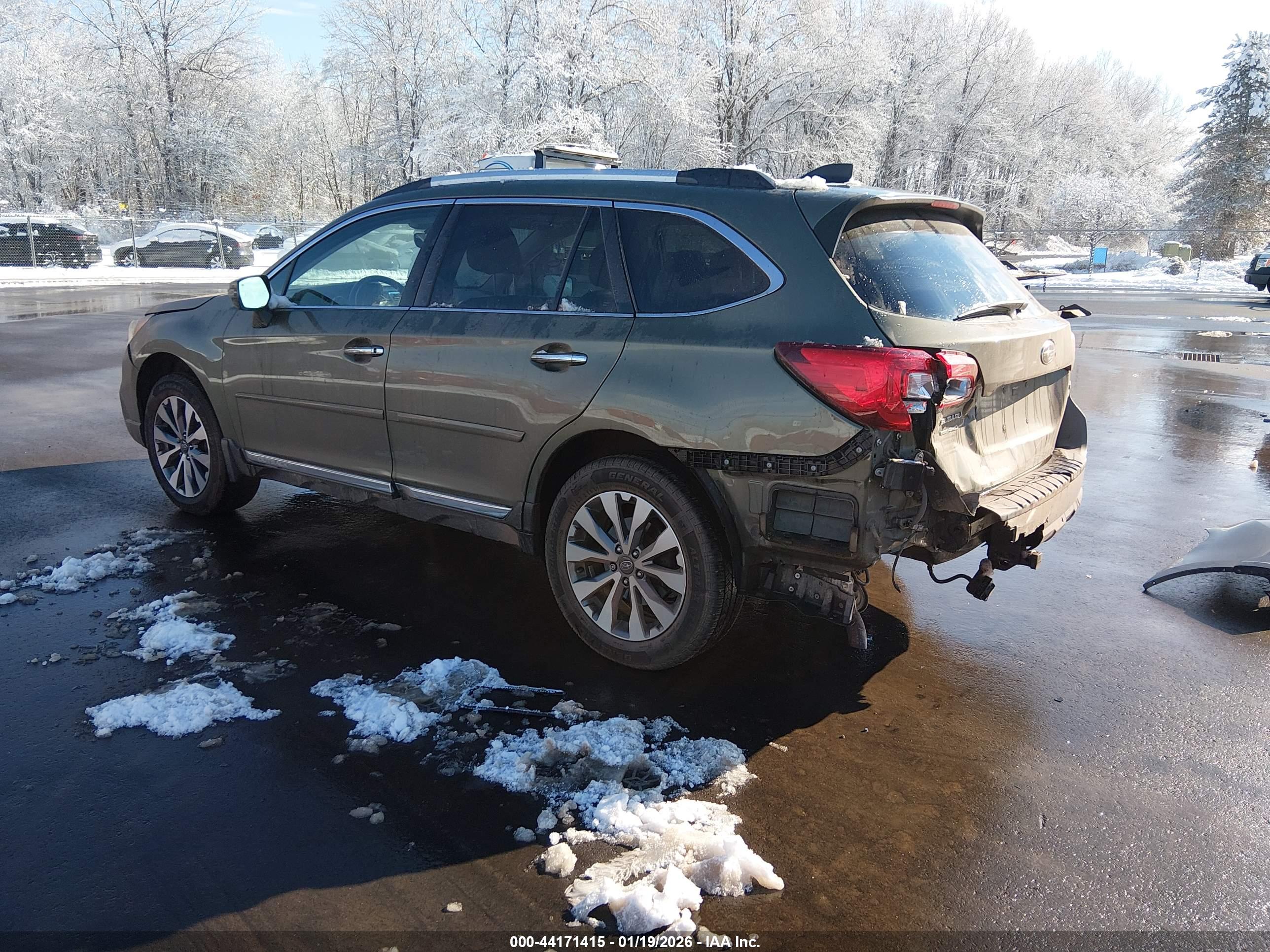SUBARU OUTBACK image 3