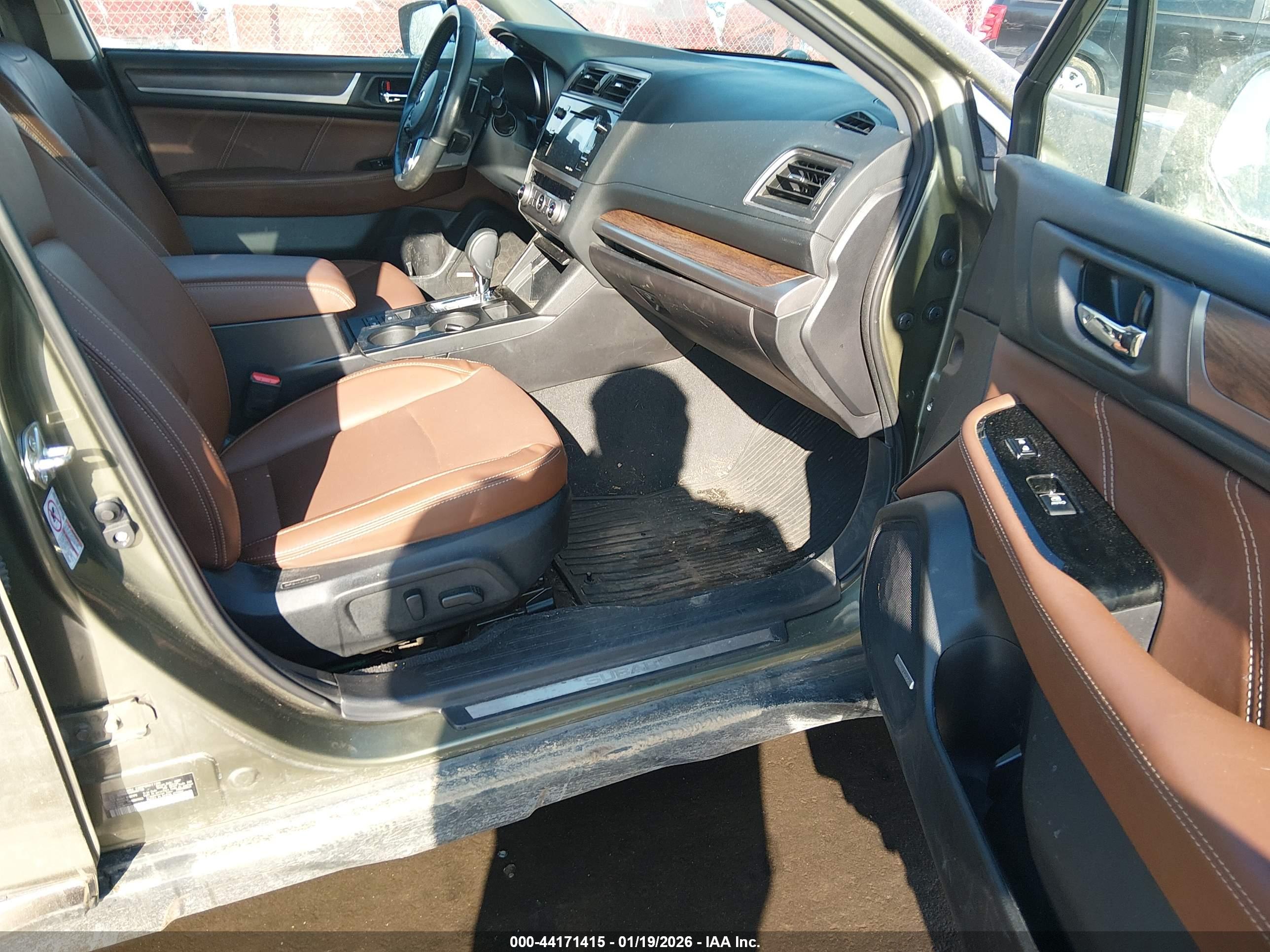 SUBARU OUTBACK image 5