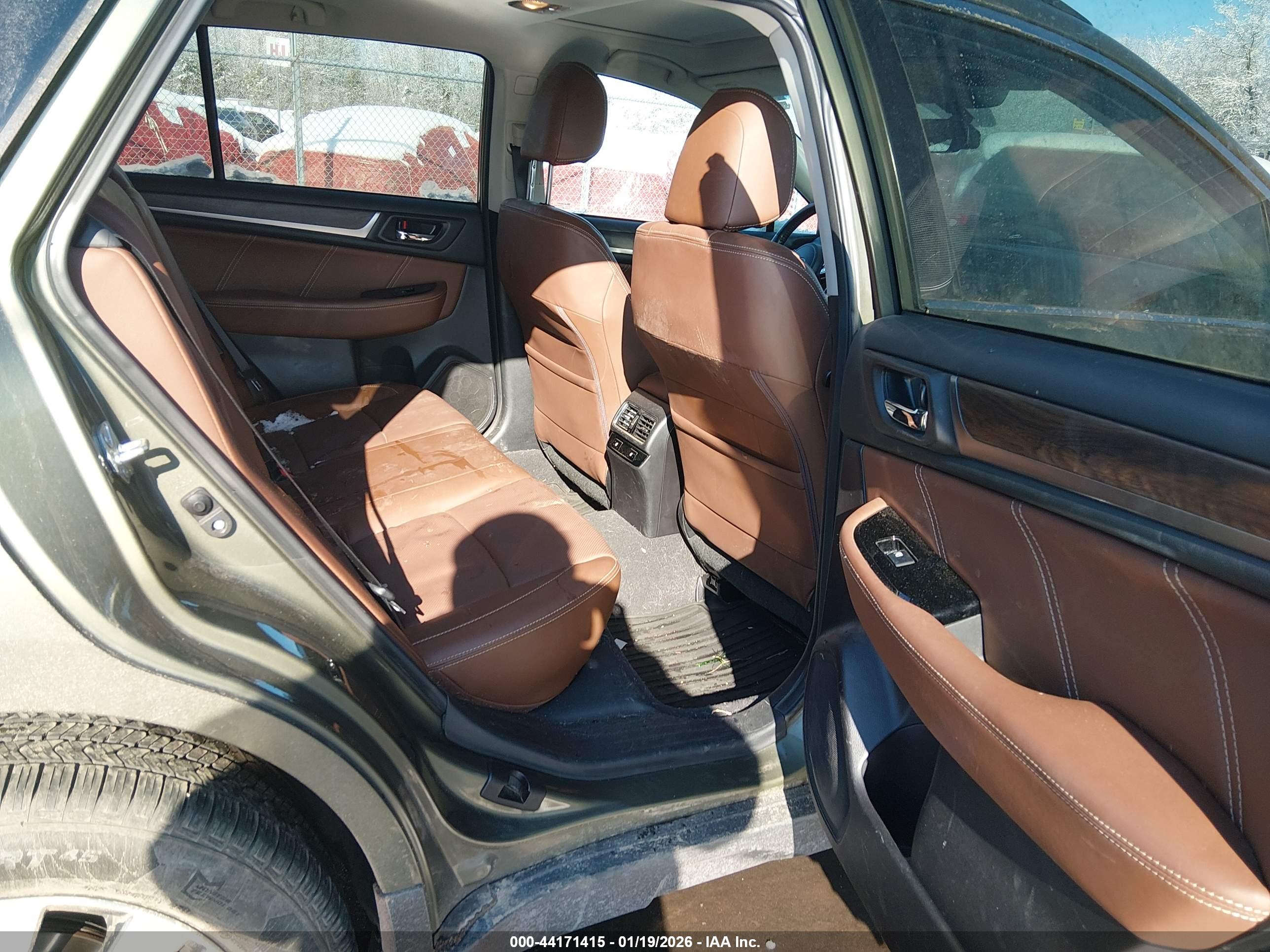 SUBARU OUTBACK image 8