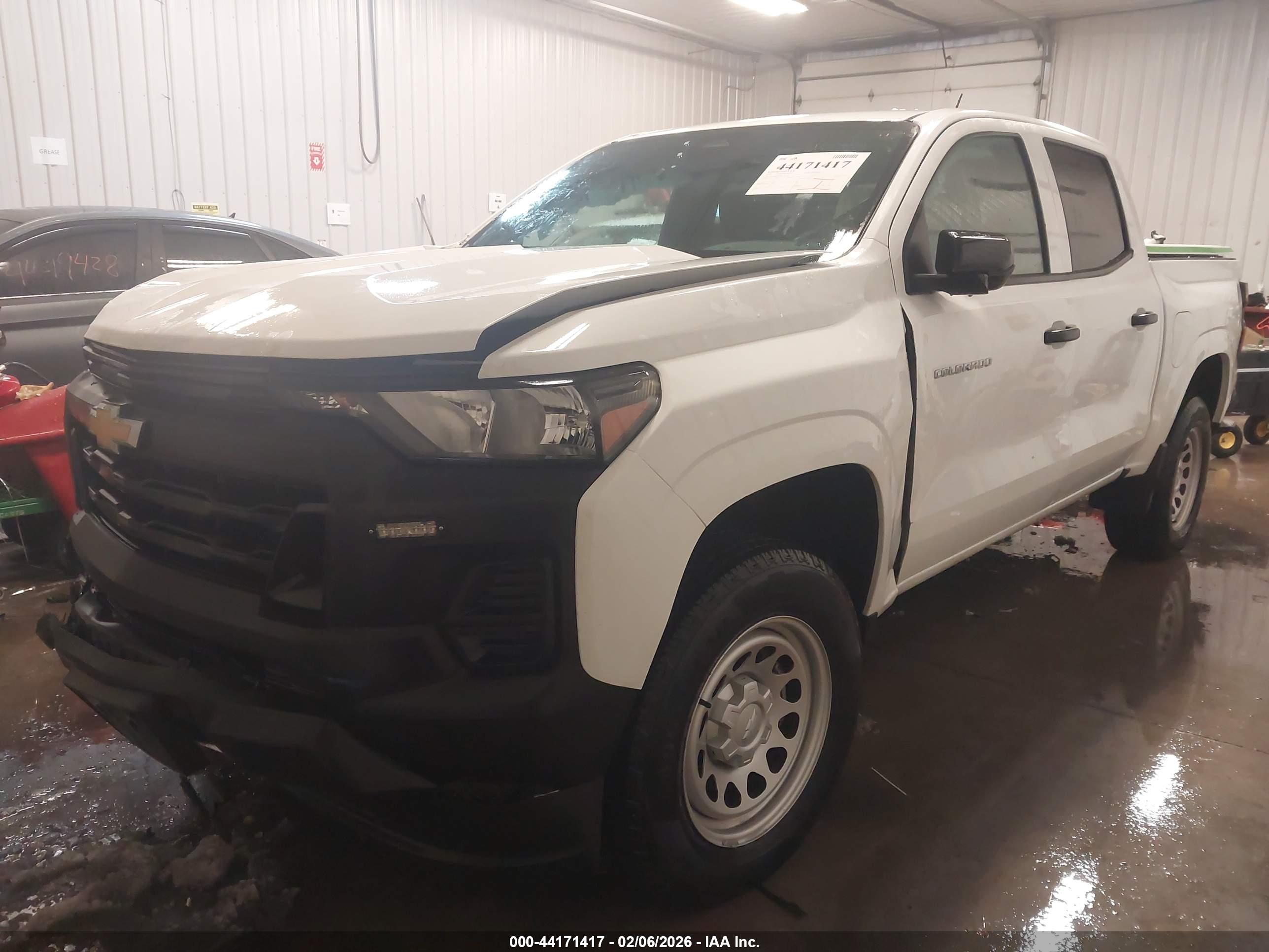 CHEVROLET COLORADO image 2
