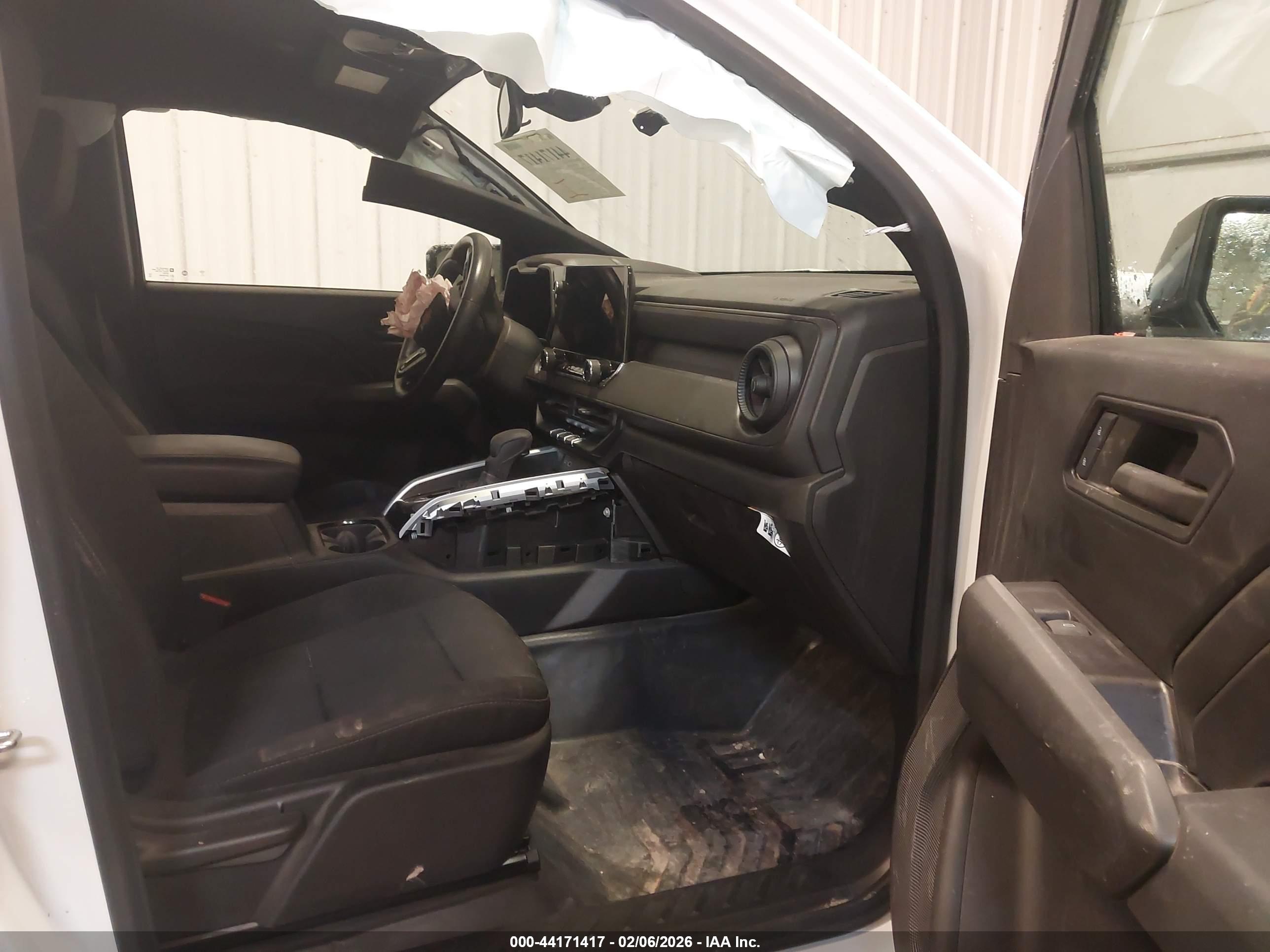 CHEVROLET COLORADO image 5