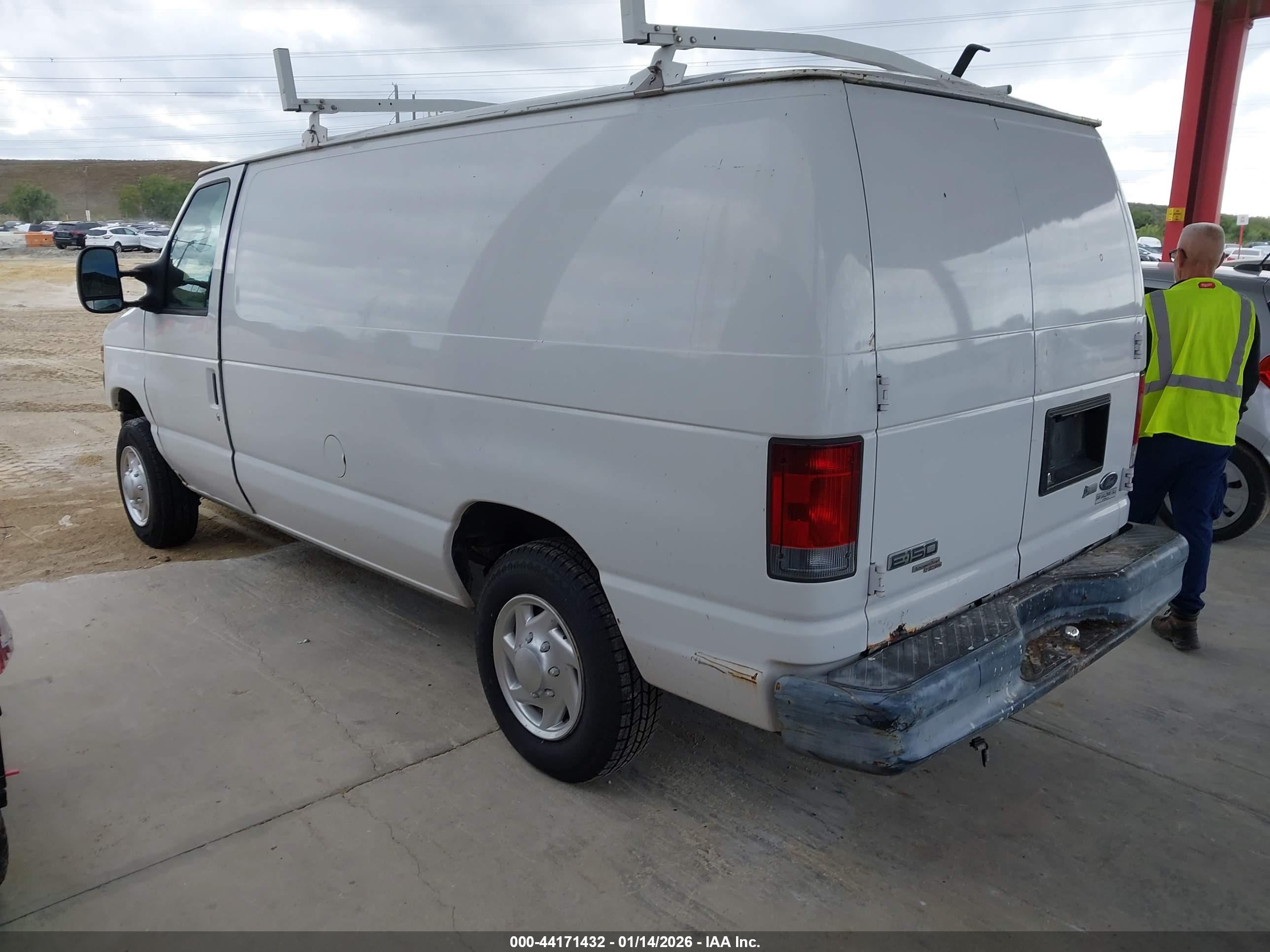 FORD E-150 image 3