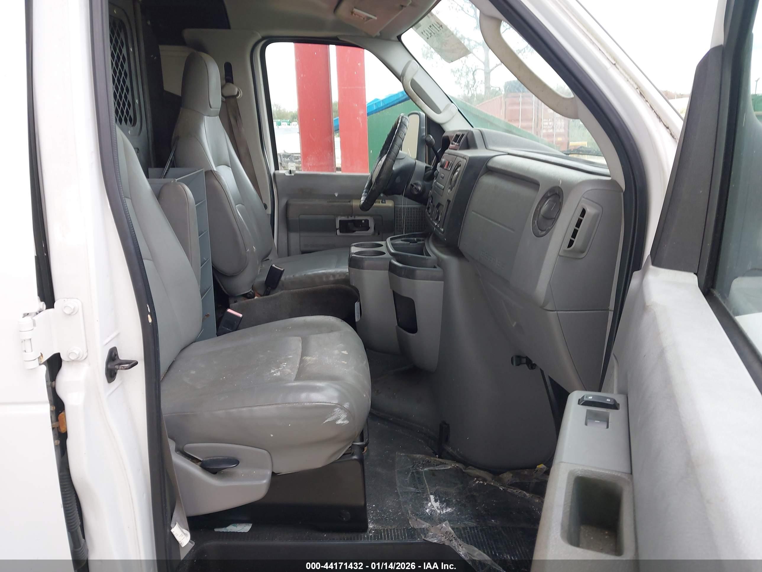 FORD E-150 image 5
