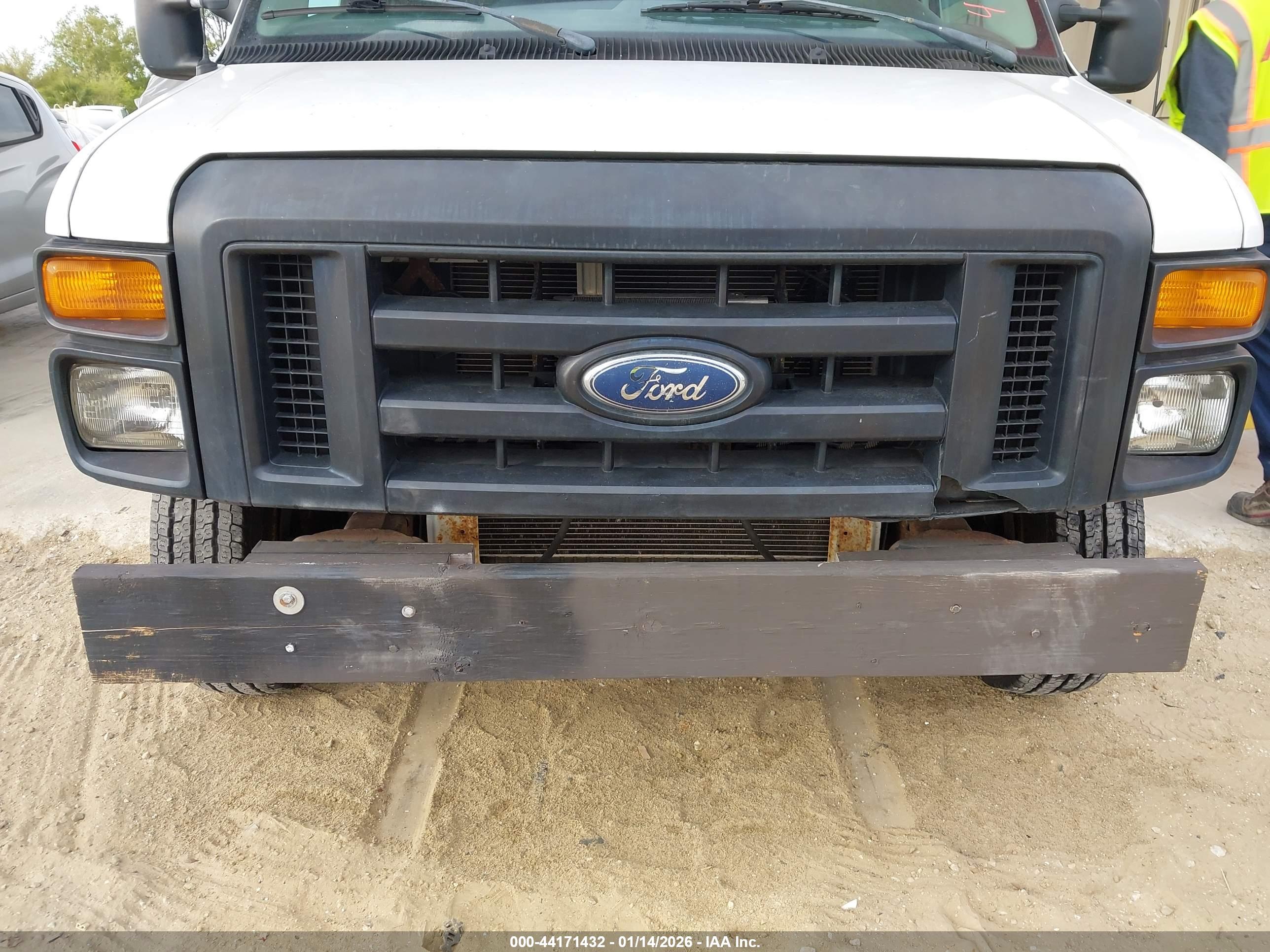 FORD E-150 image 6