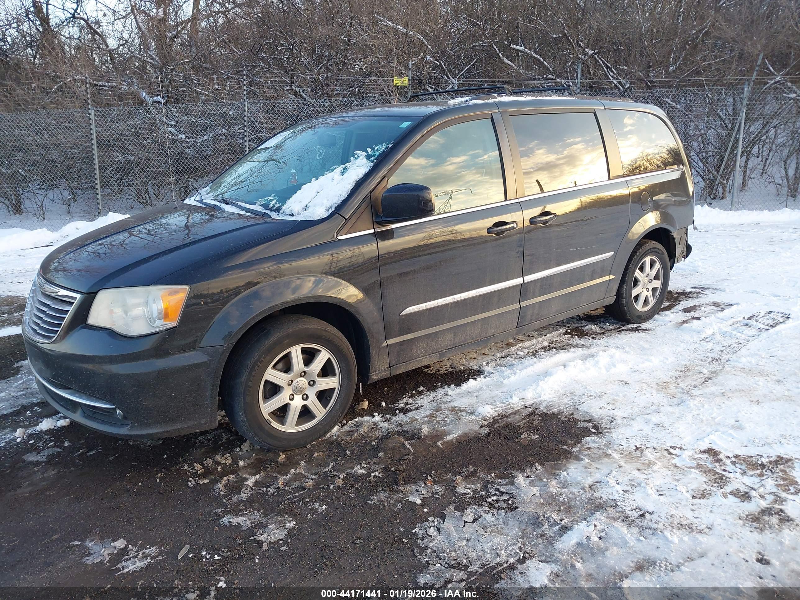 CHRYSLER TOWN image 2