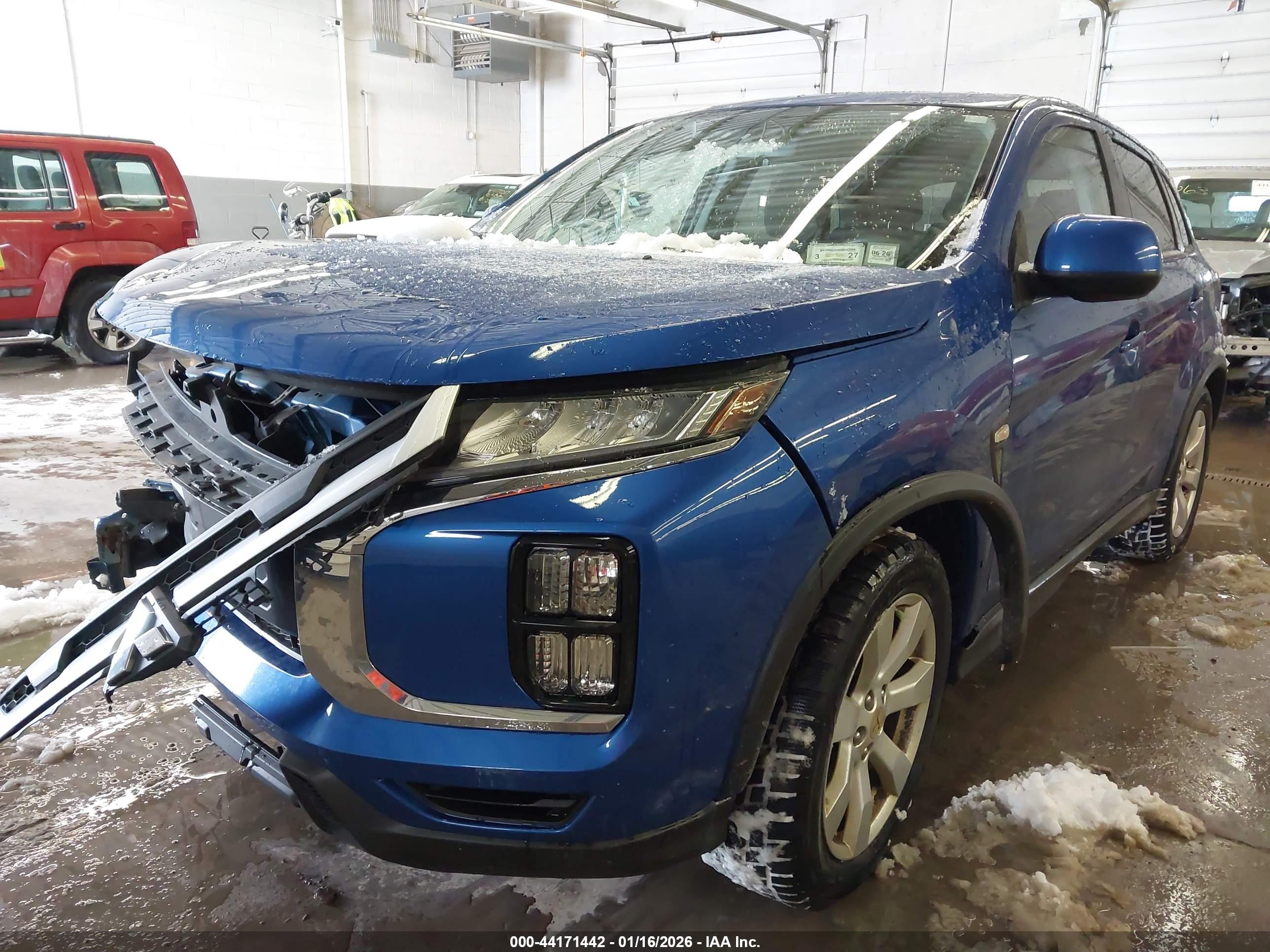 MITSUBISHI OUTLANDER image 2