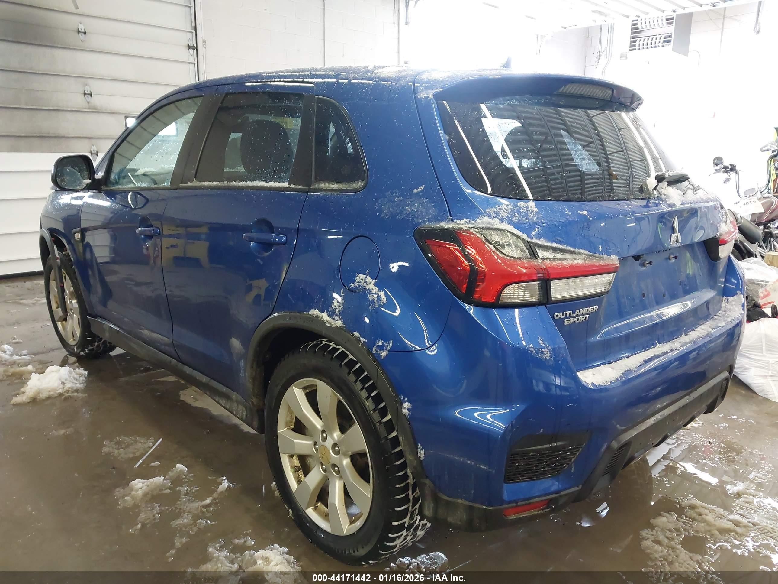 MITSUBISHI OUTLANDER image 3