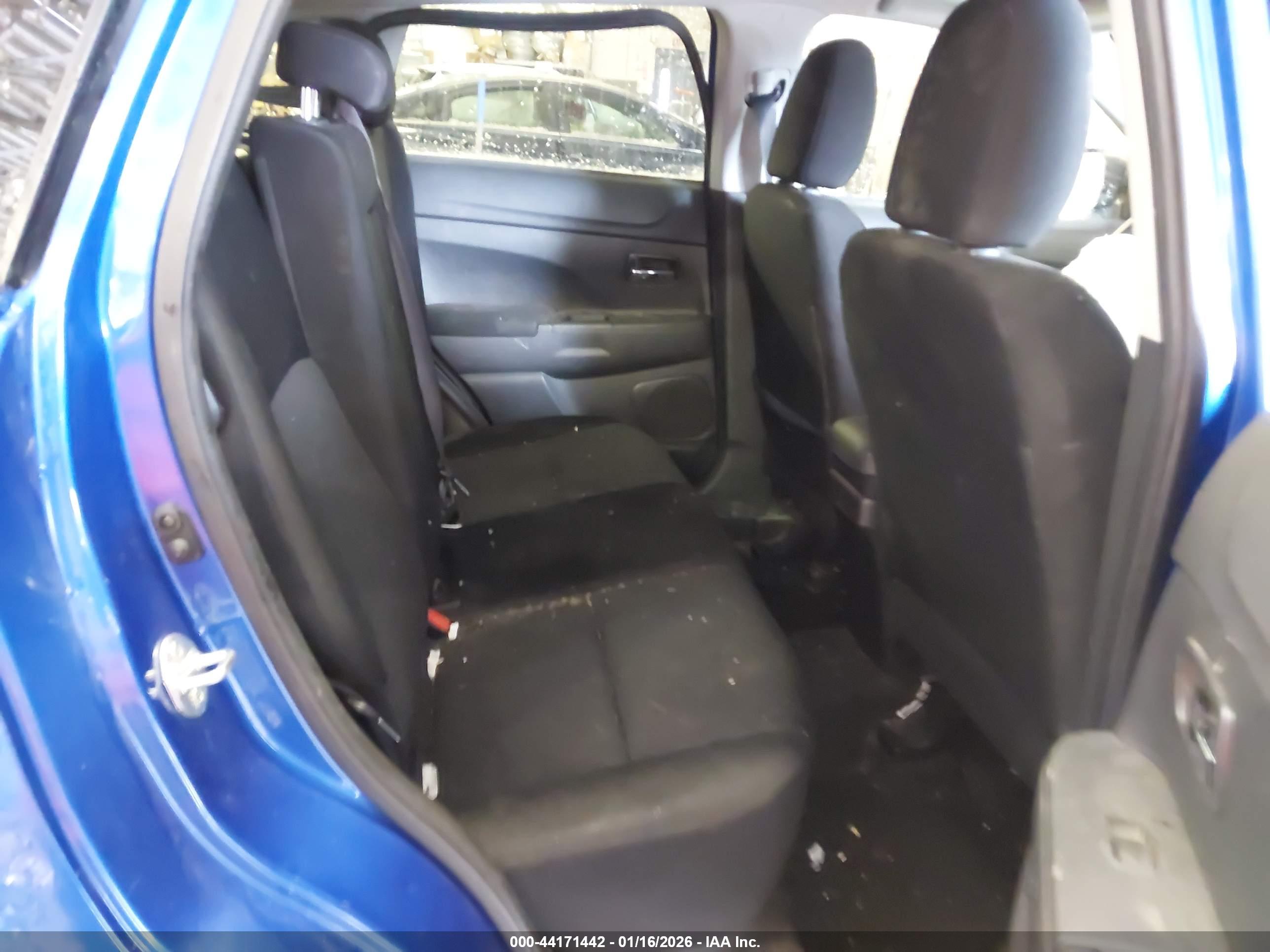 MITSUBISHI OUTLANDER image 8