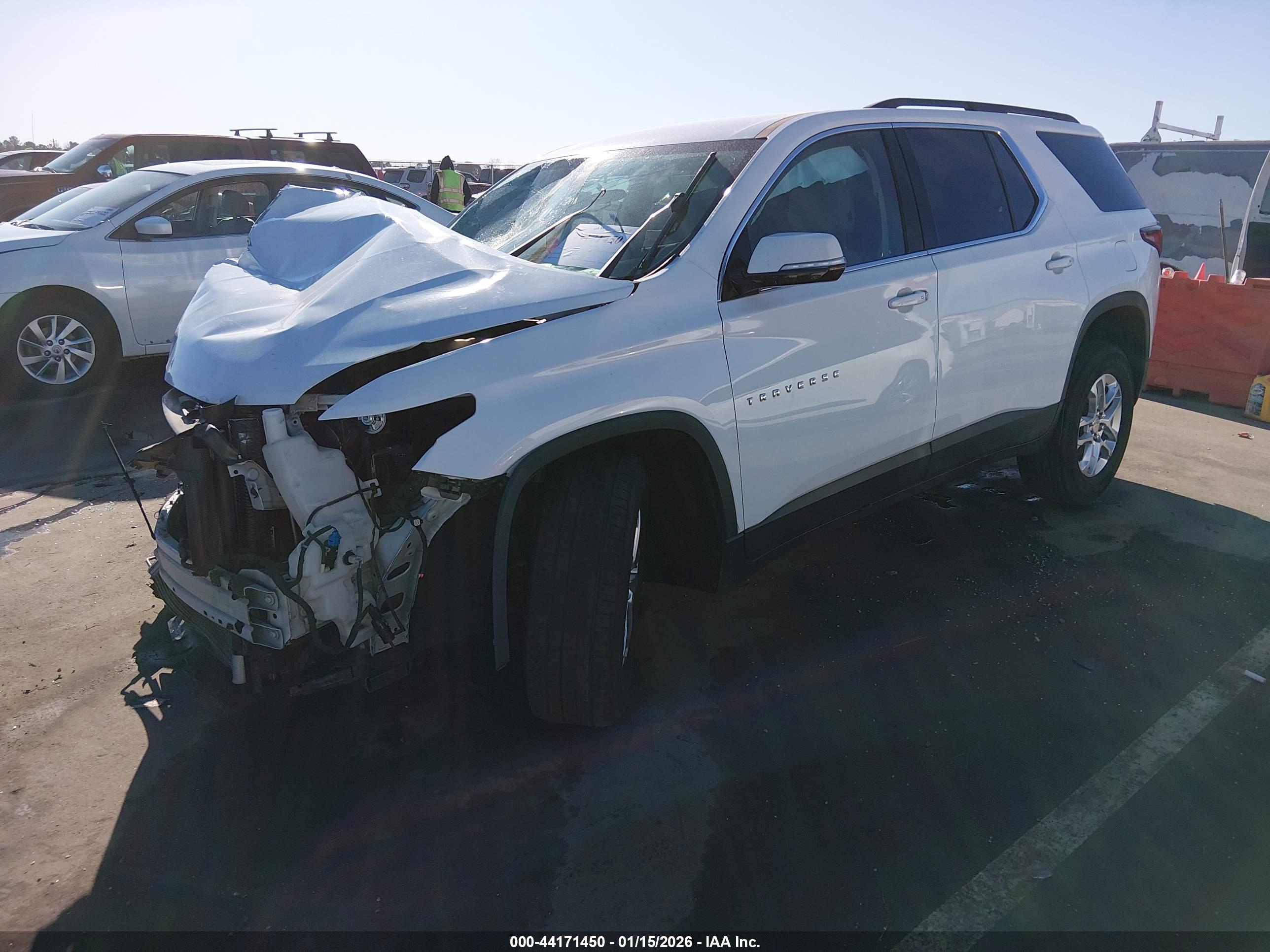 CHEVROLET TRAVERSE image 2
