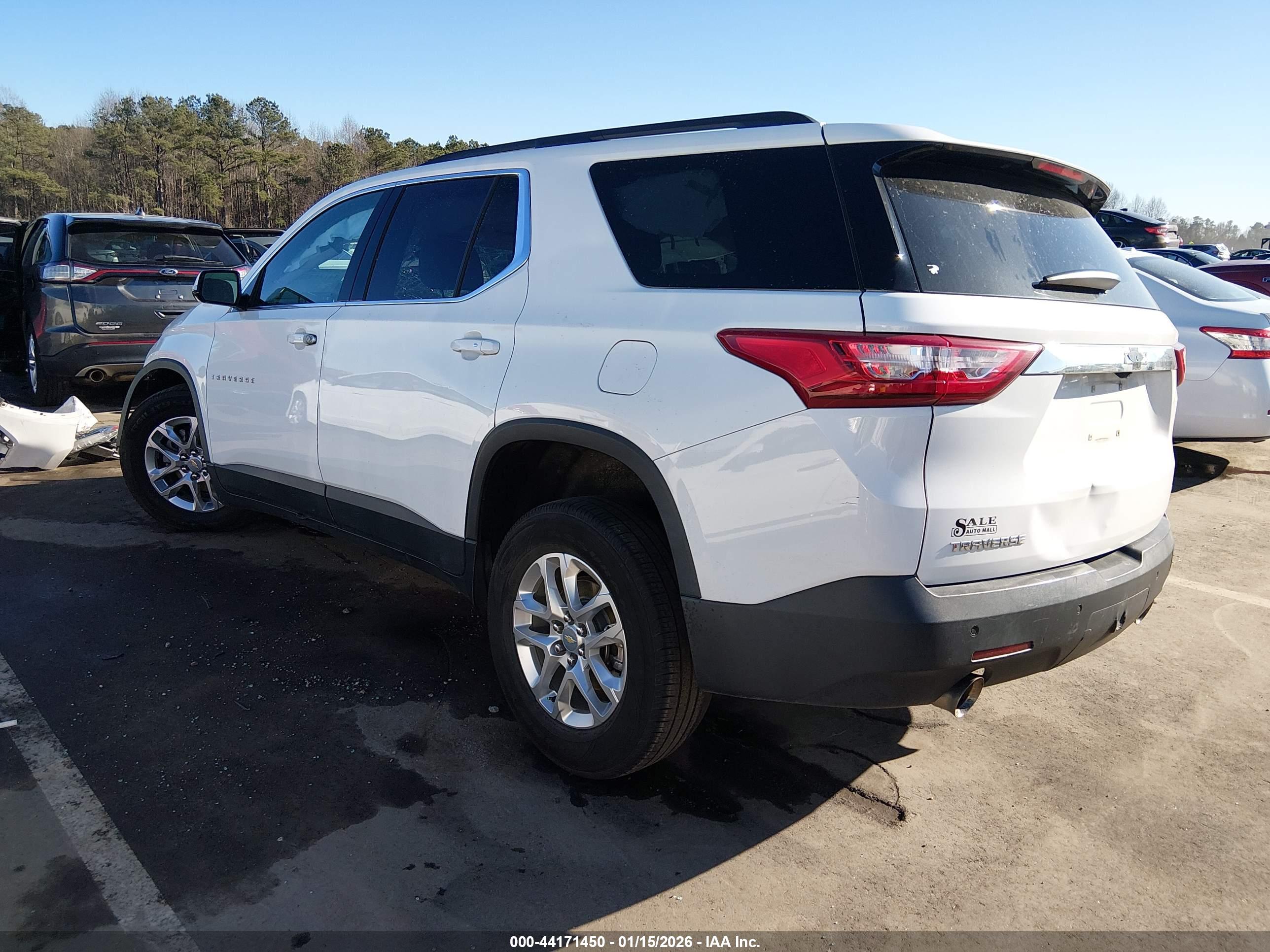 CHEVROLET TRAVERSE image 3
