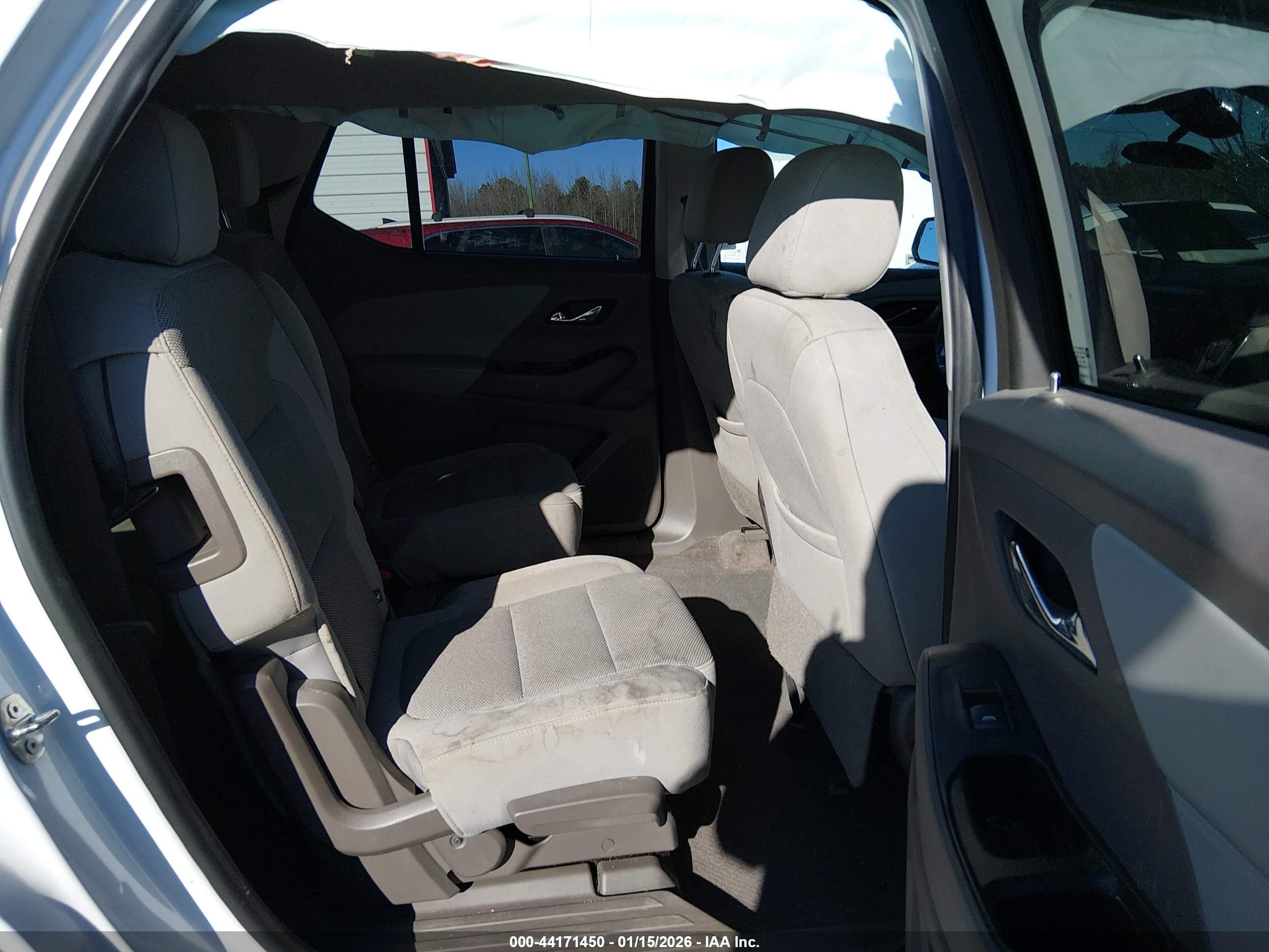 CHEVROLET TRAVERSE image 8