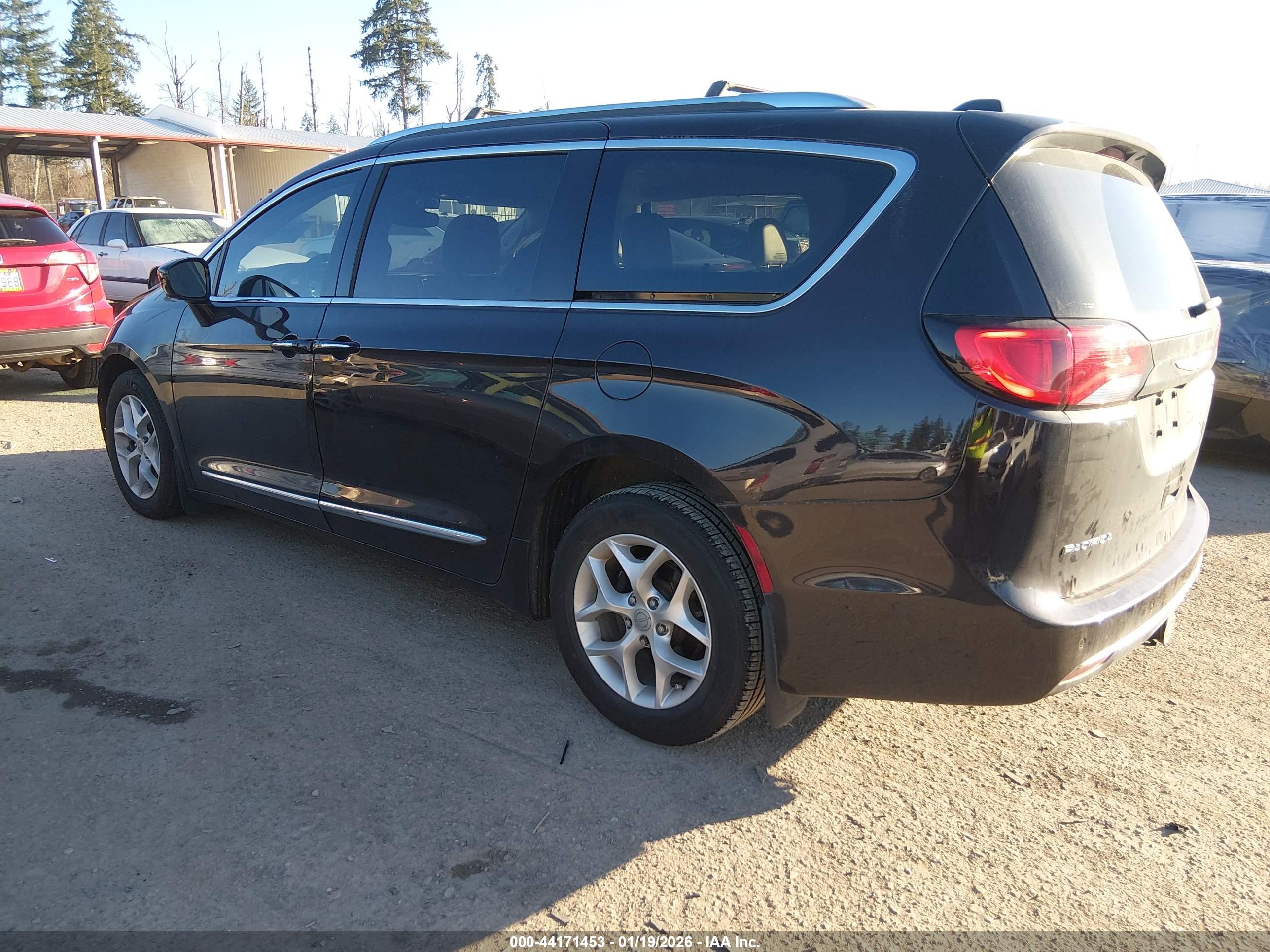CHRYSLER PACIFICA image 3