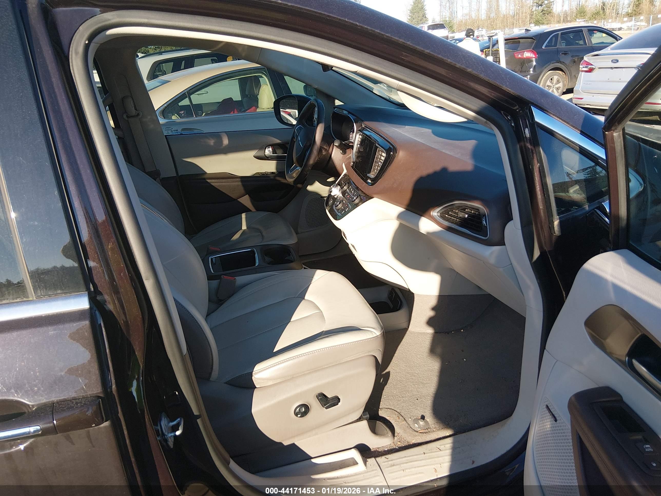 CHRYSLER PACIFICA image 5