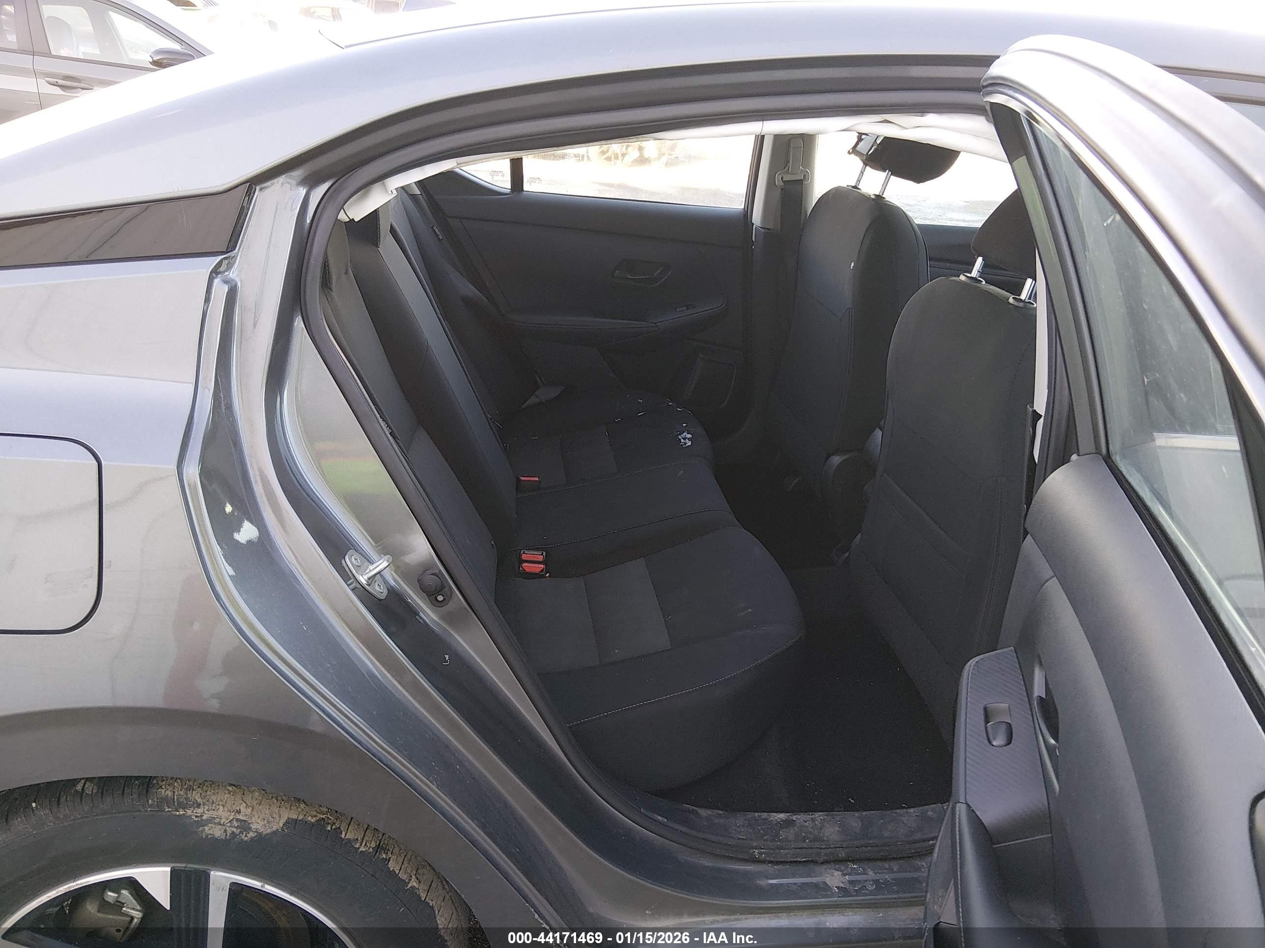 NISSAN SENTRA image 8