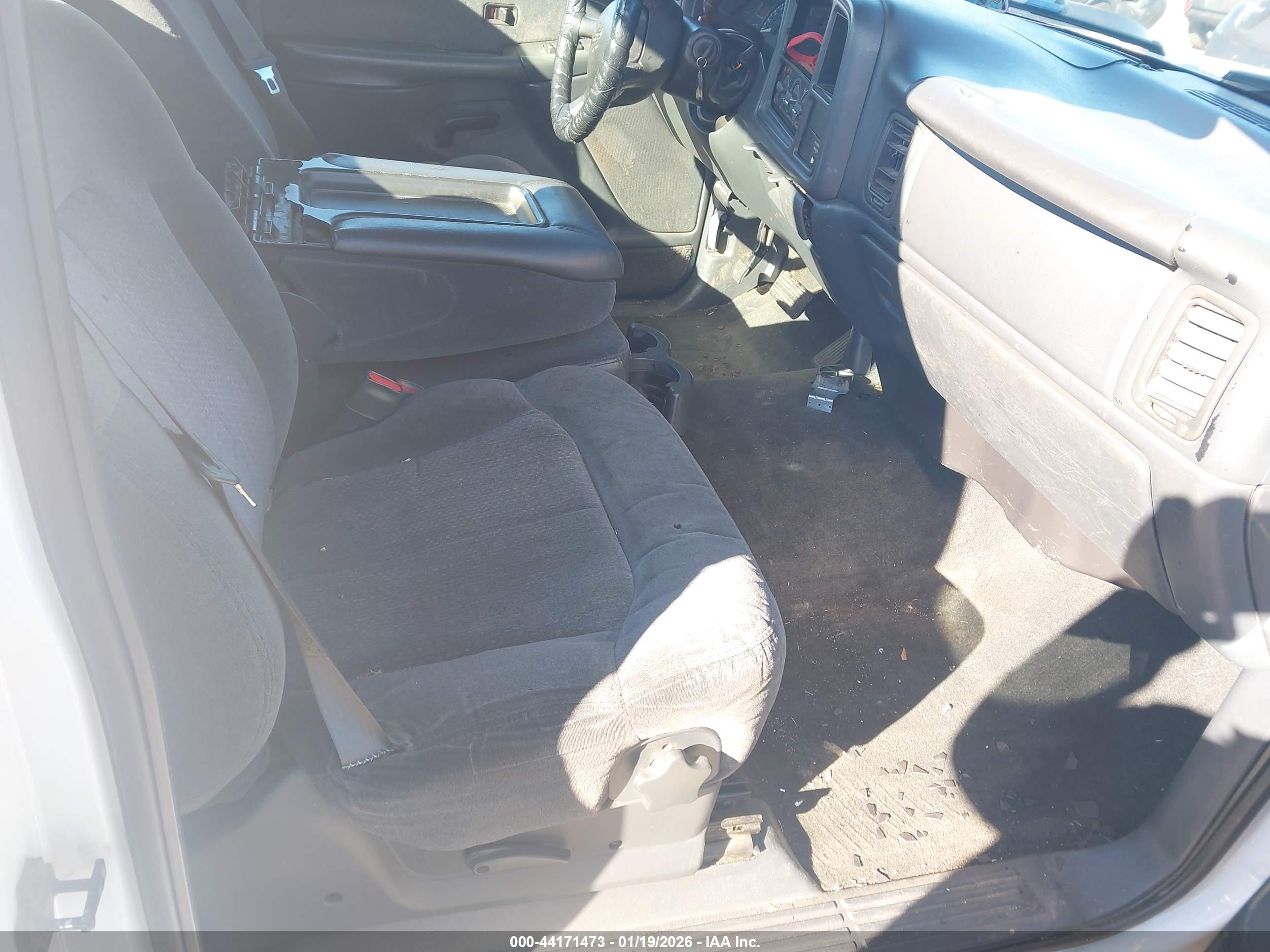 CHEVROLET SILVERADO image 8