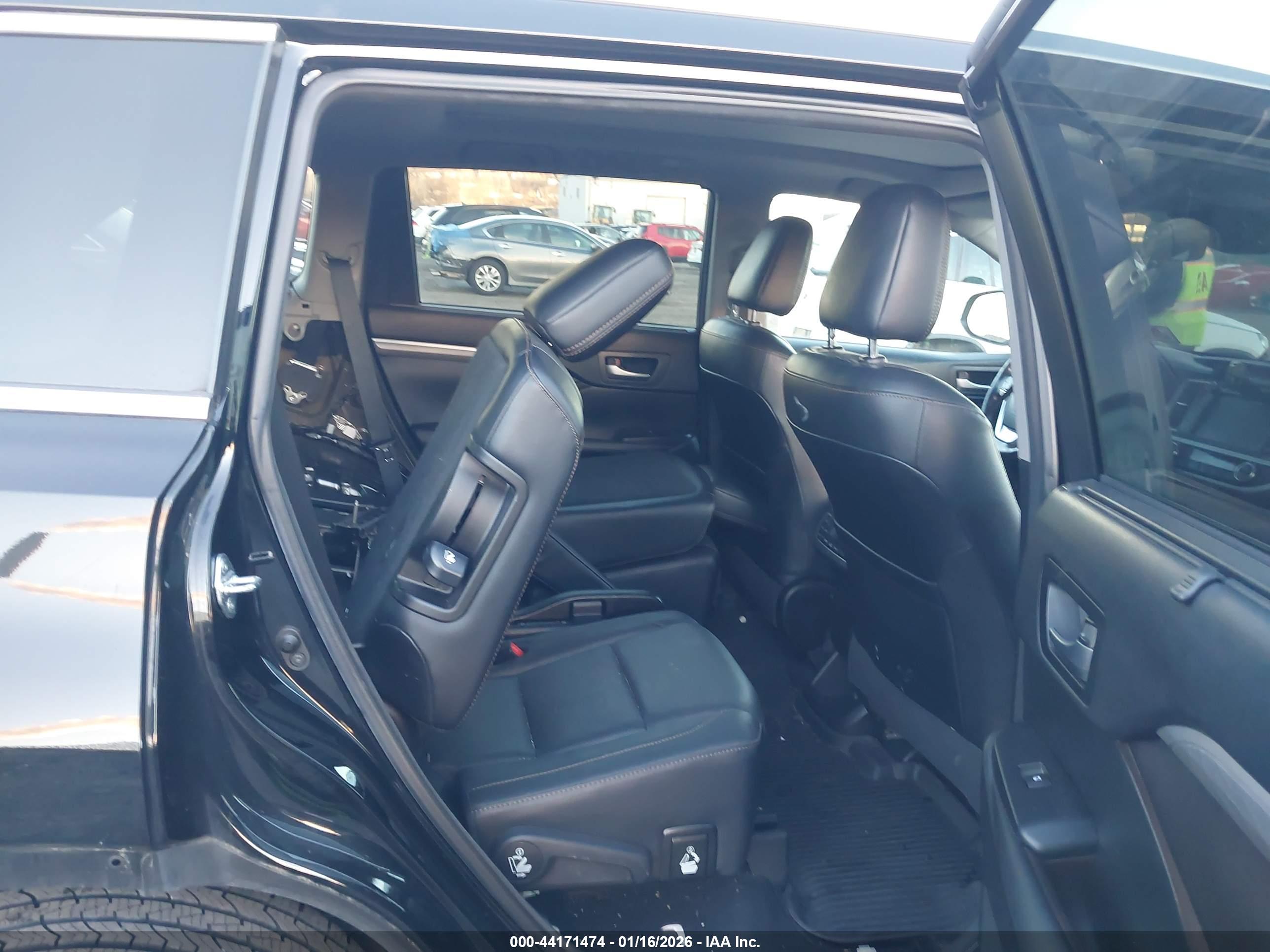 TOYOTA HIGHLANDER image 8