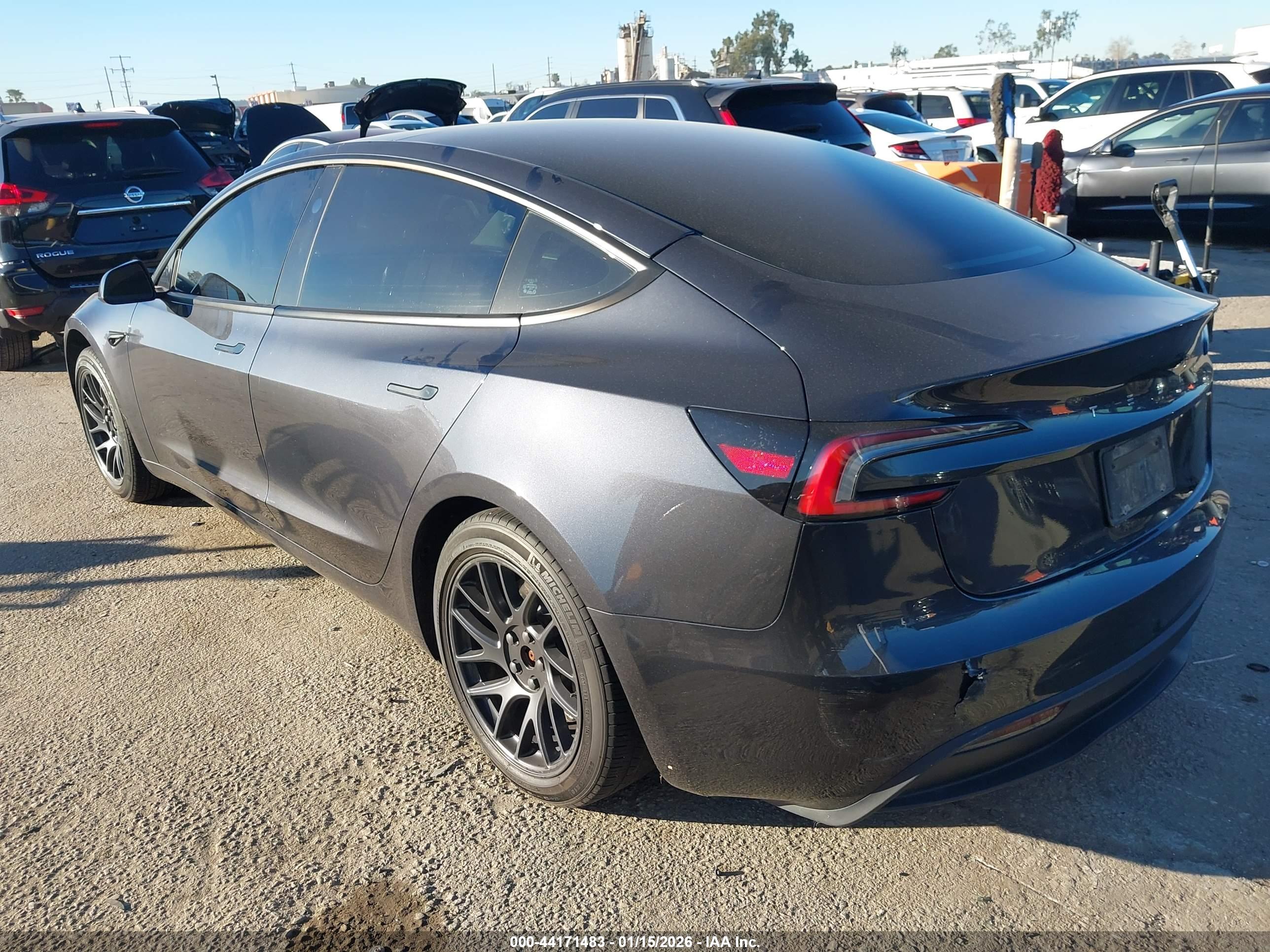 TESLA MODEL image 3