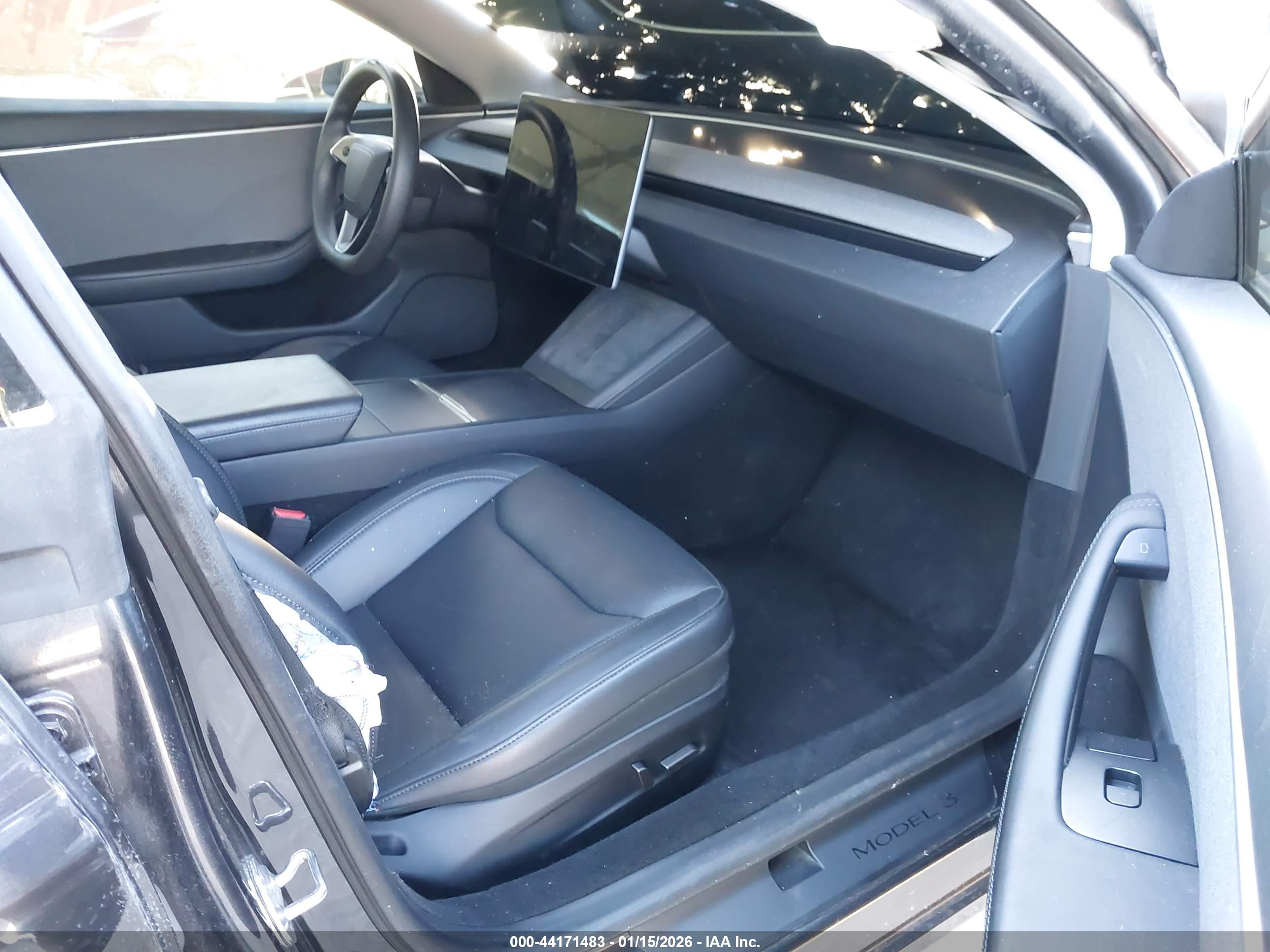 TESLA MODEL image 5