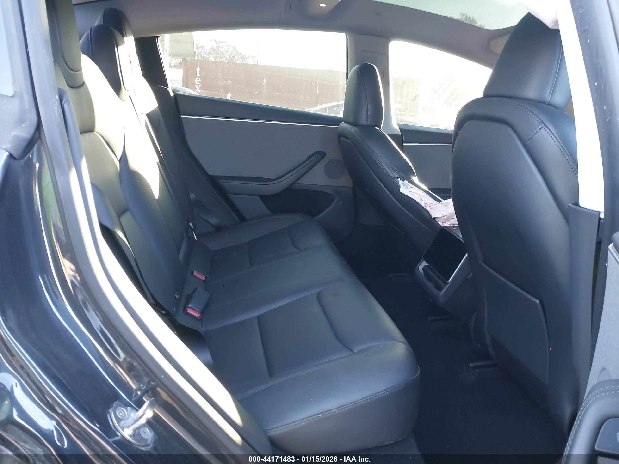 TESLA MODEL image 8