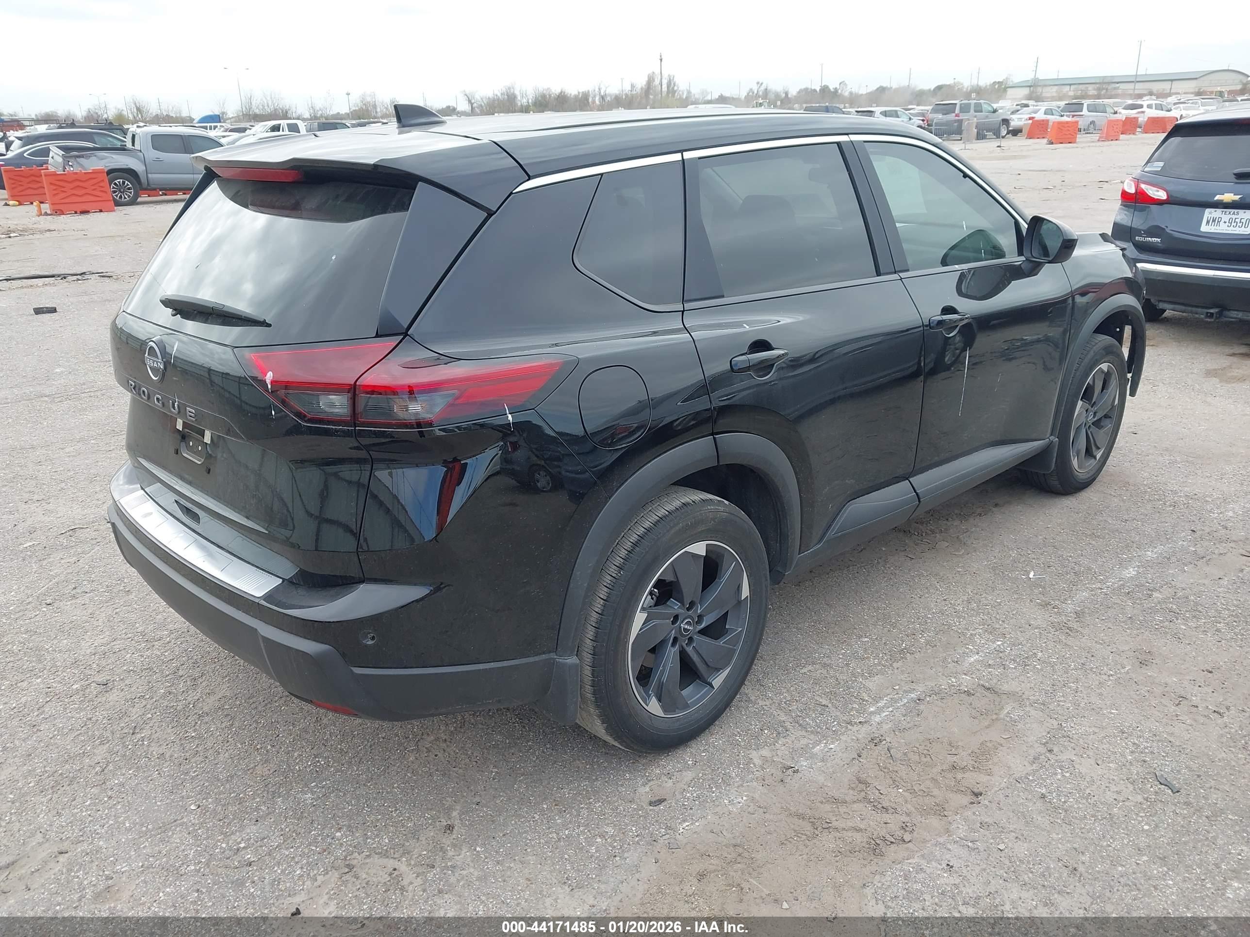 NISSAN ROGUE image 4