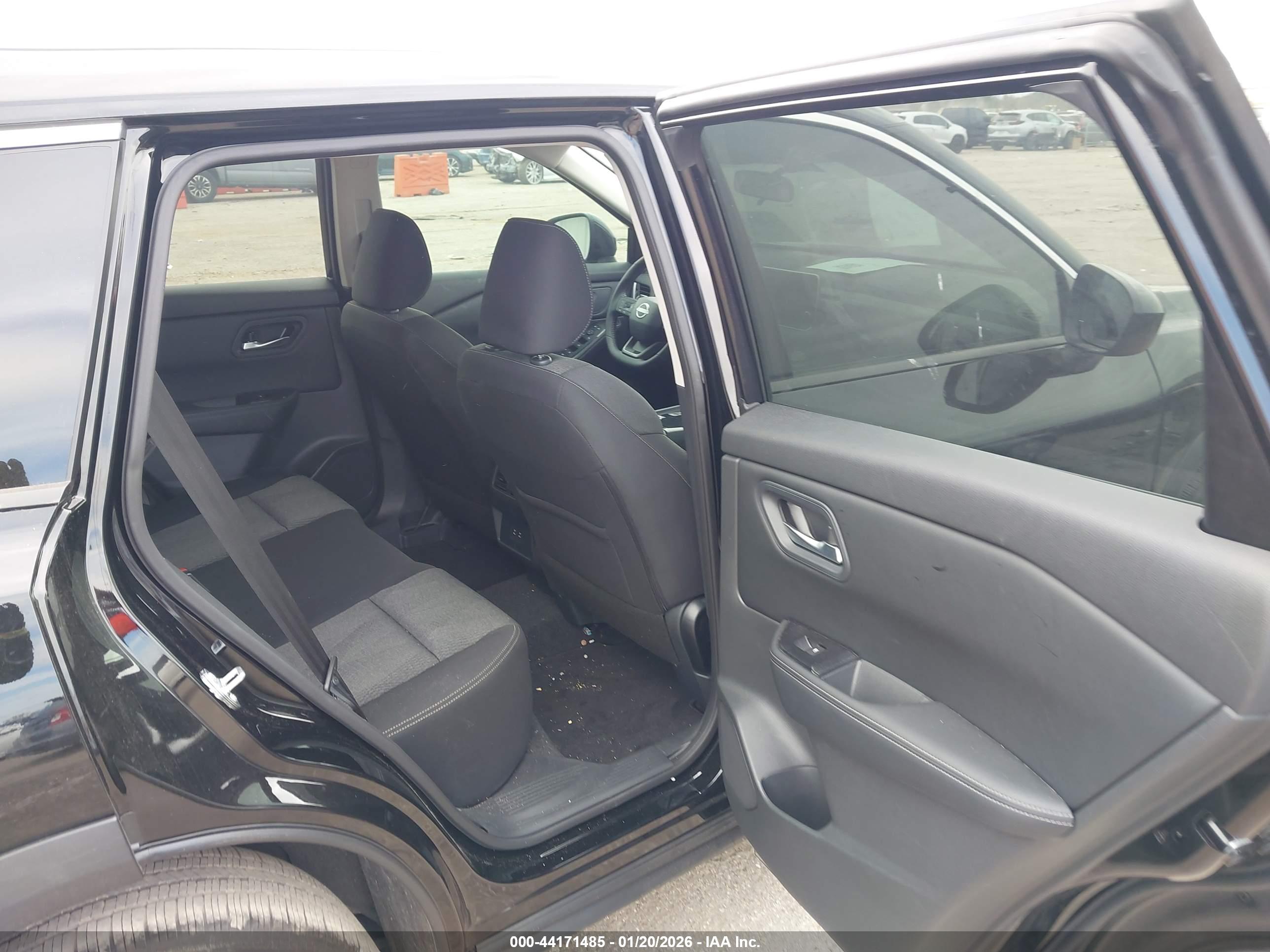 NISSAN ROGUE image 8