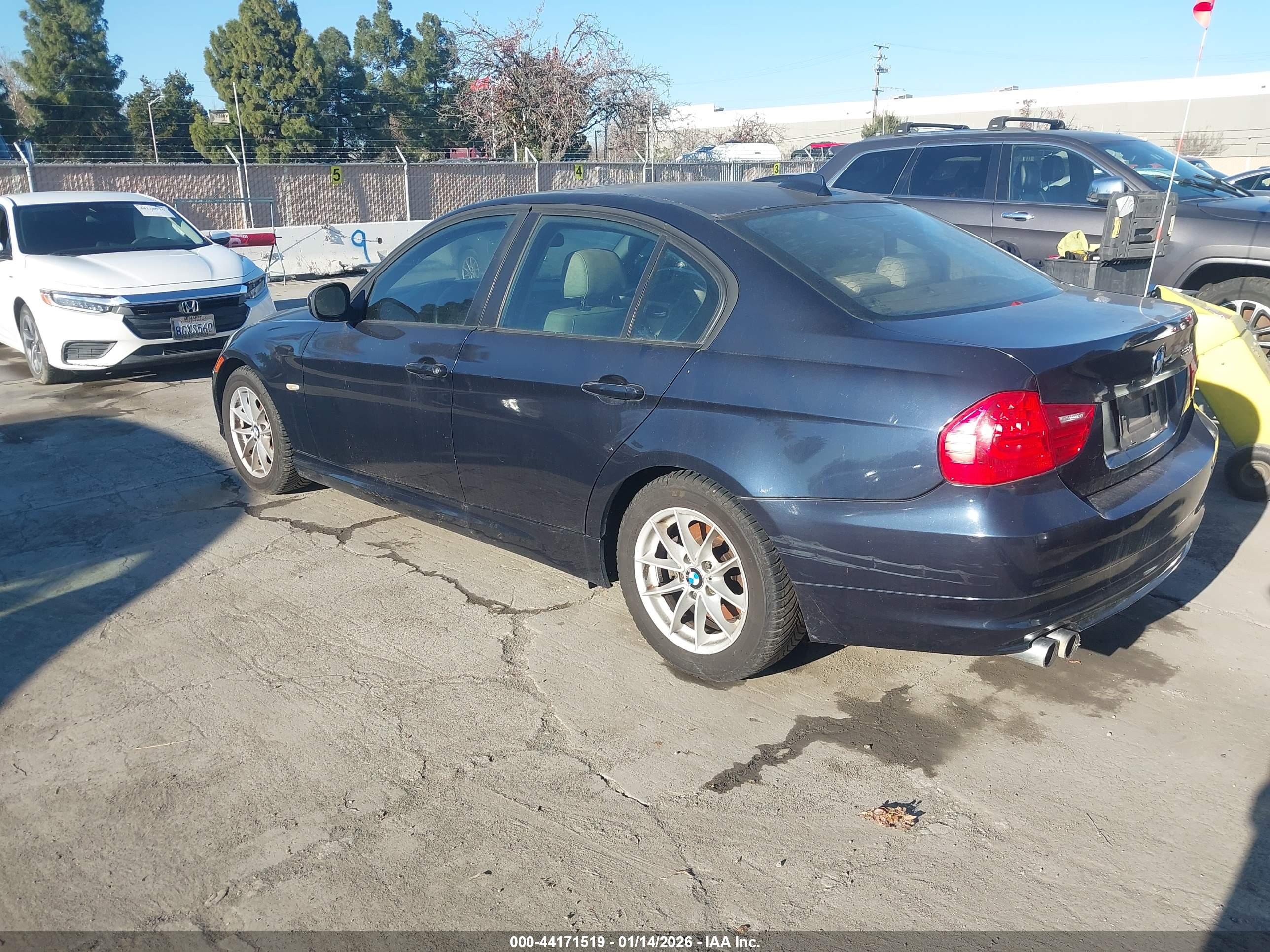 BMW 328I image 3