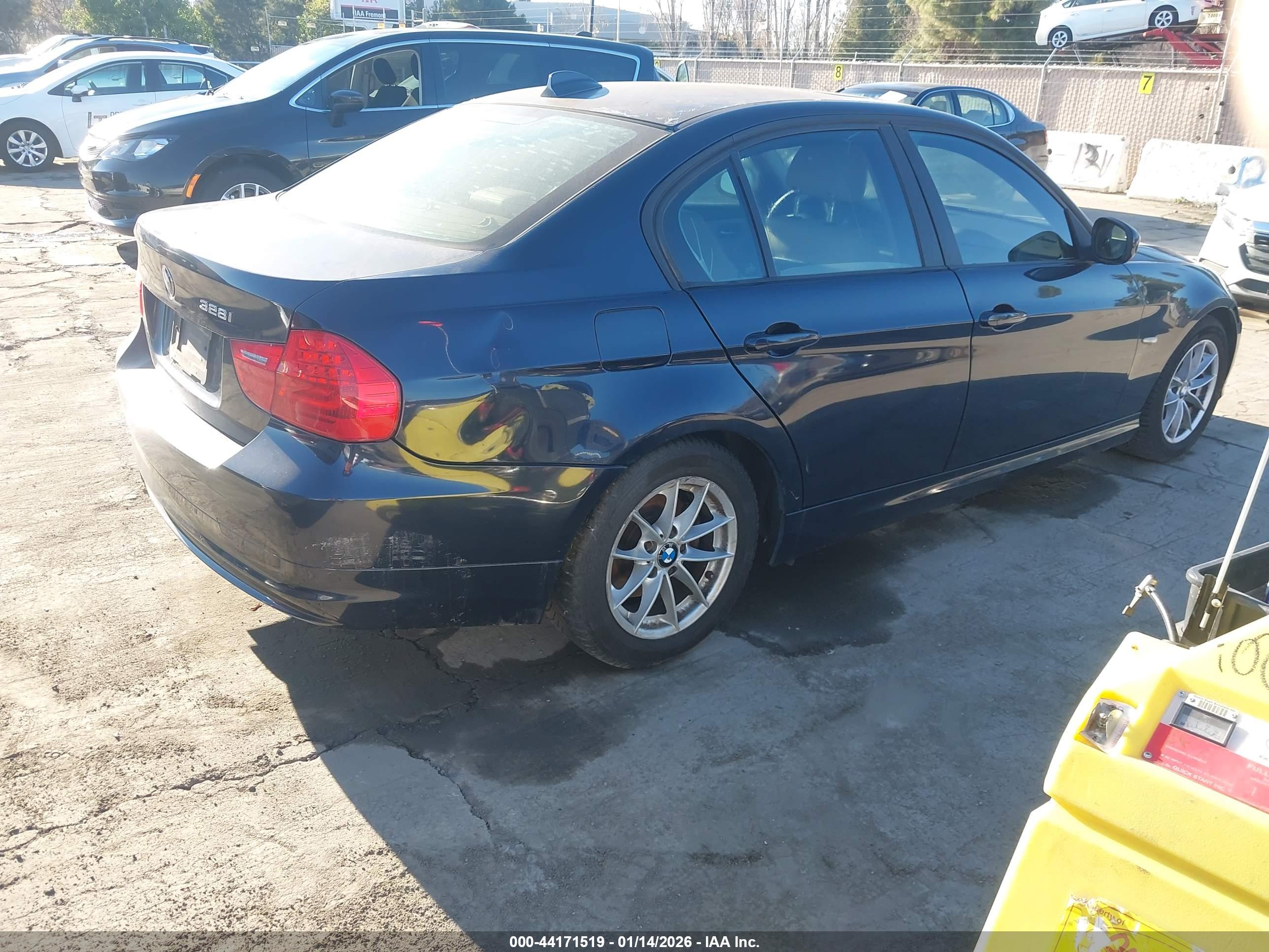 BMW 328I image 4