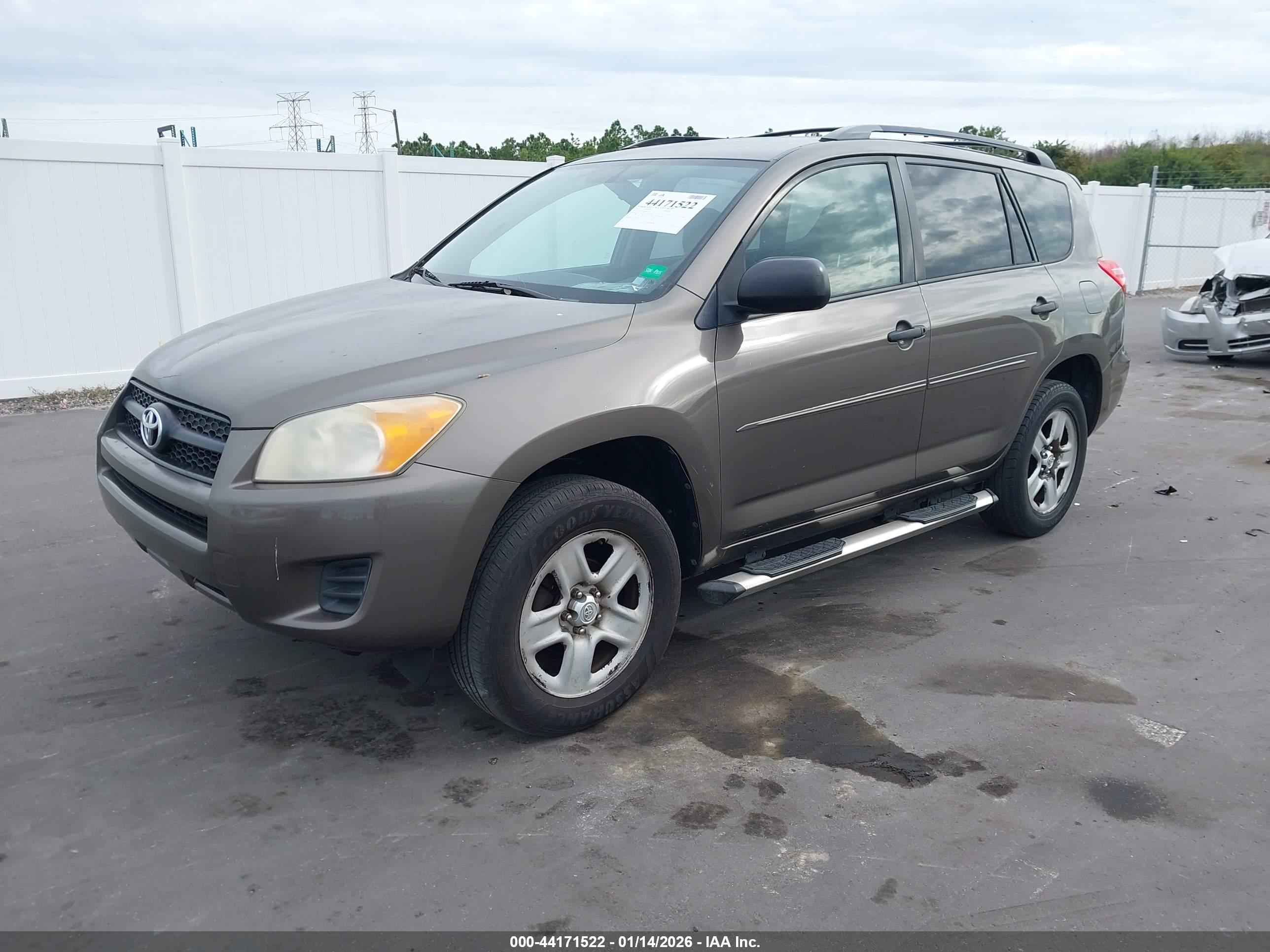 TOYOTA RAV4 image 2