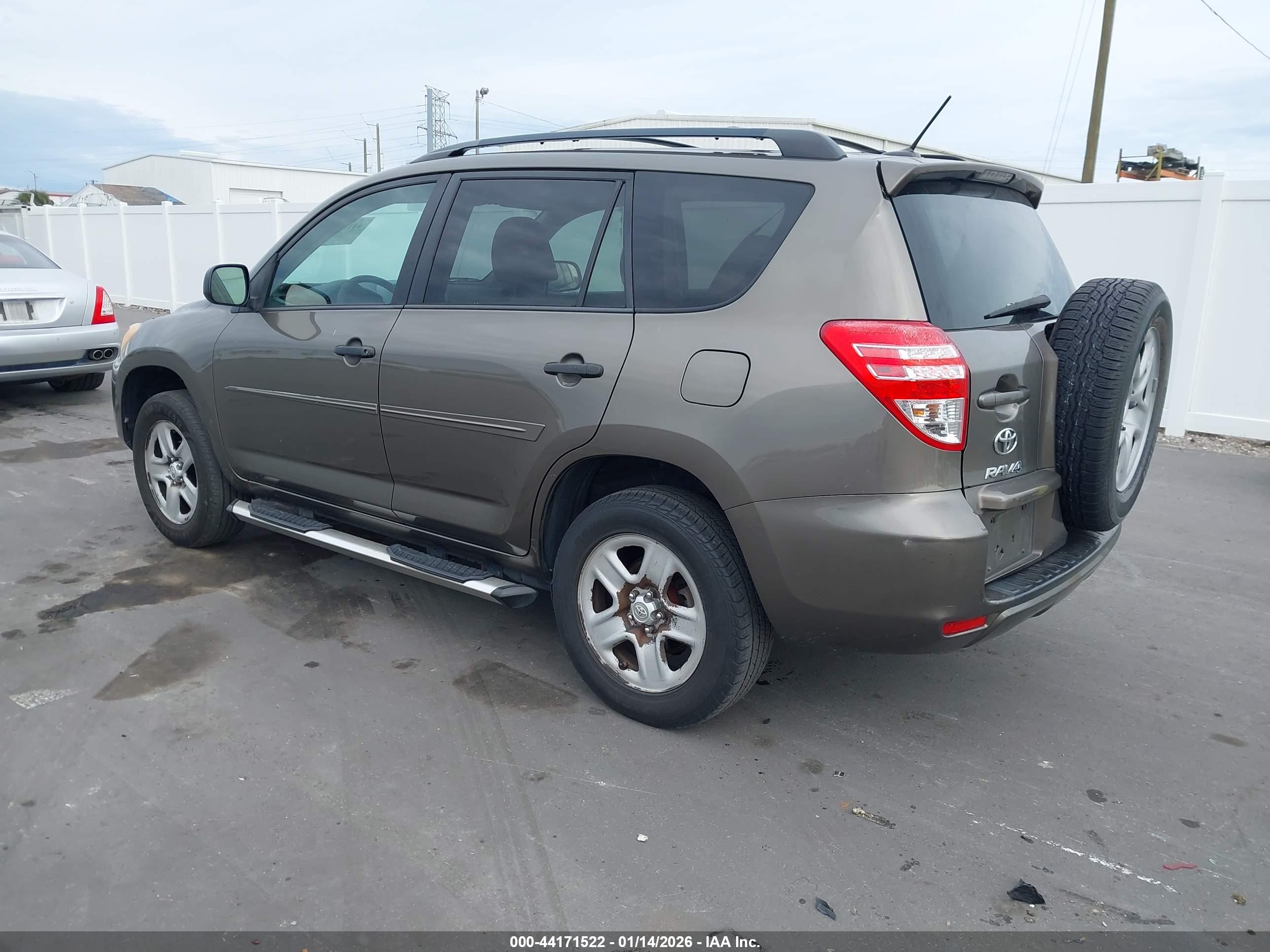 TOYOTA RAV4 image 3