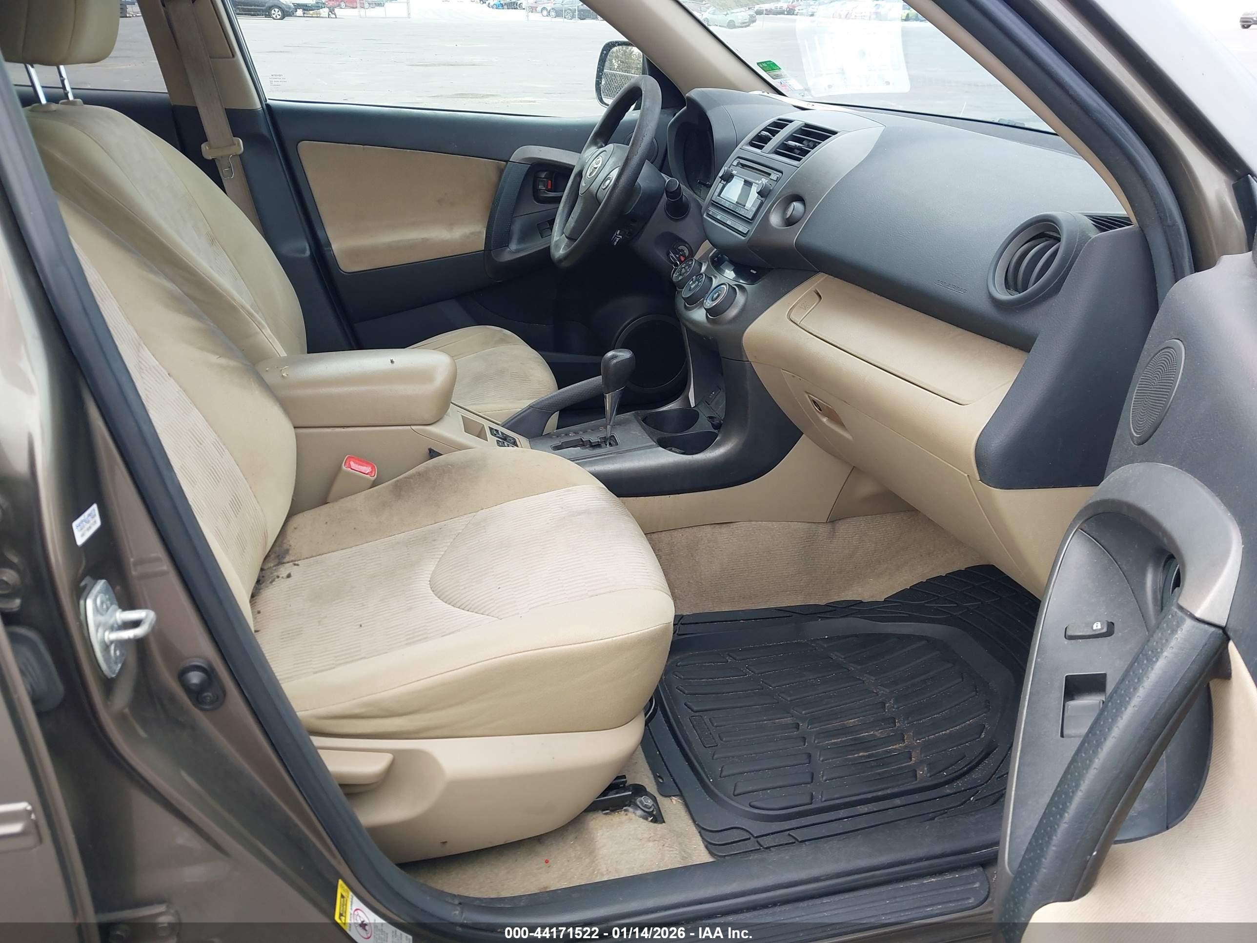 TOYOTA RAV4 image 5