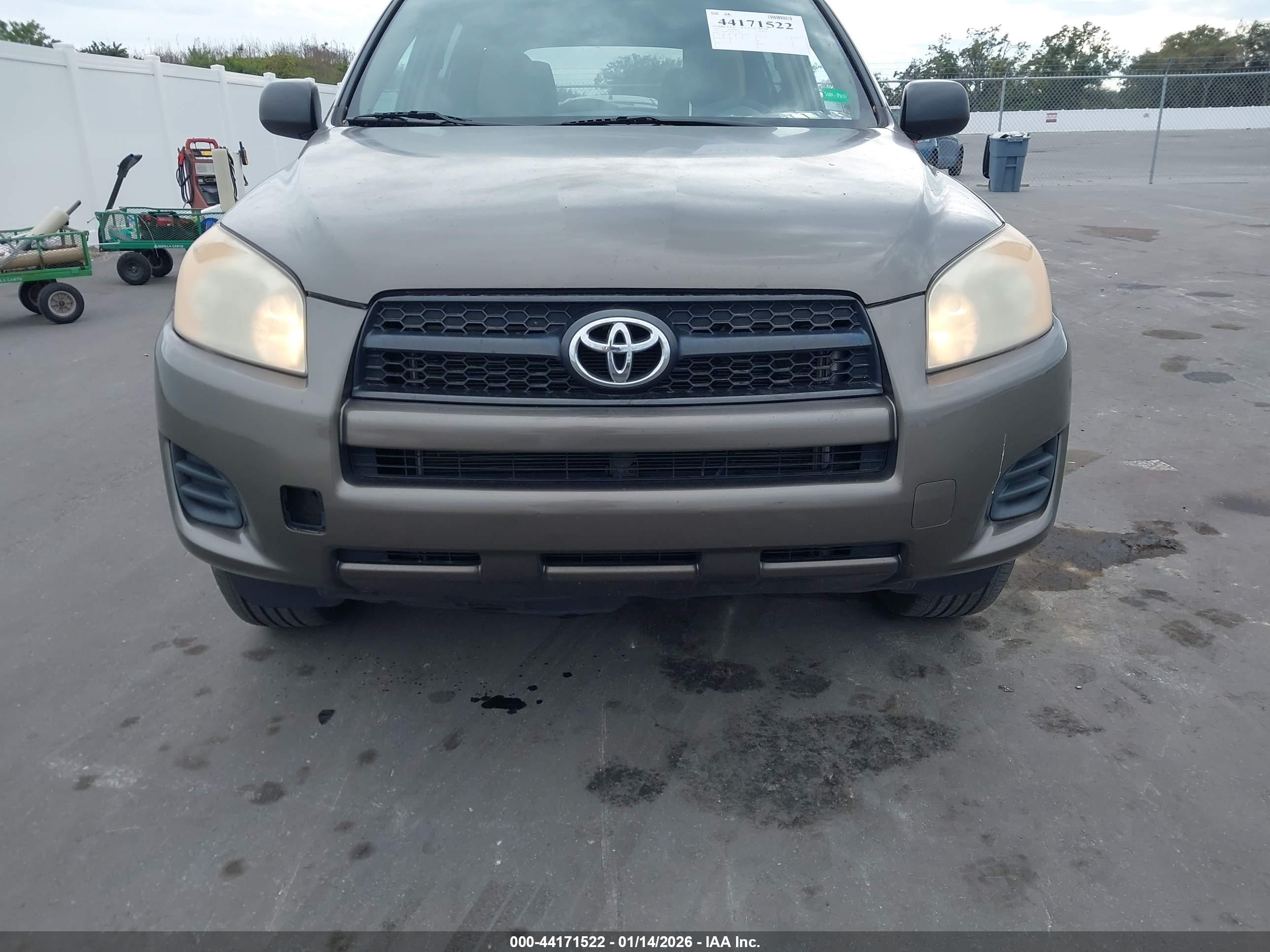 TOYOTA RAV4 image 6