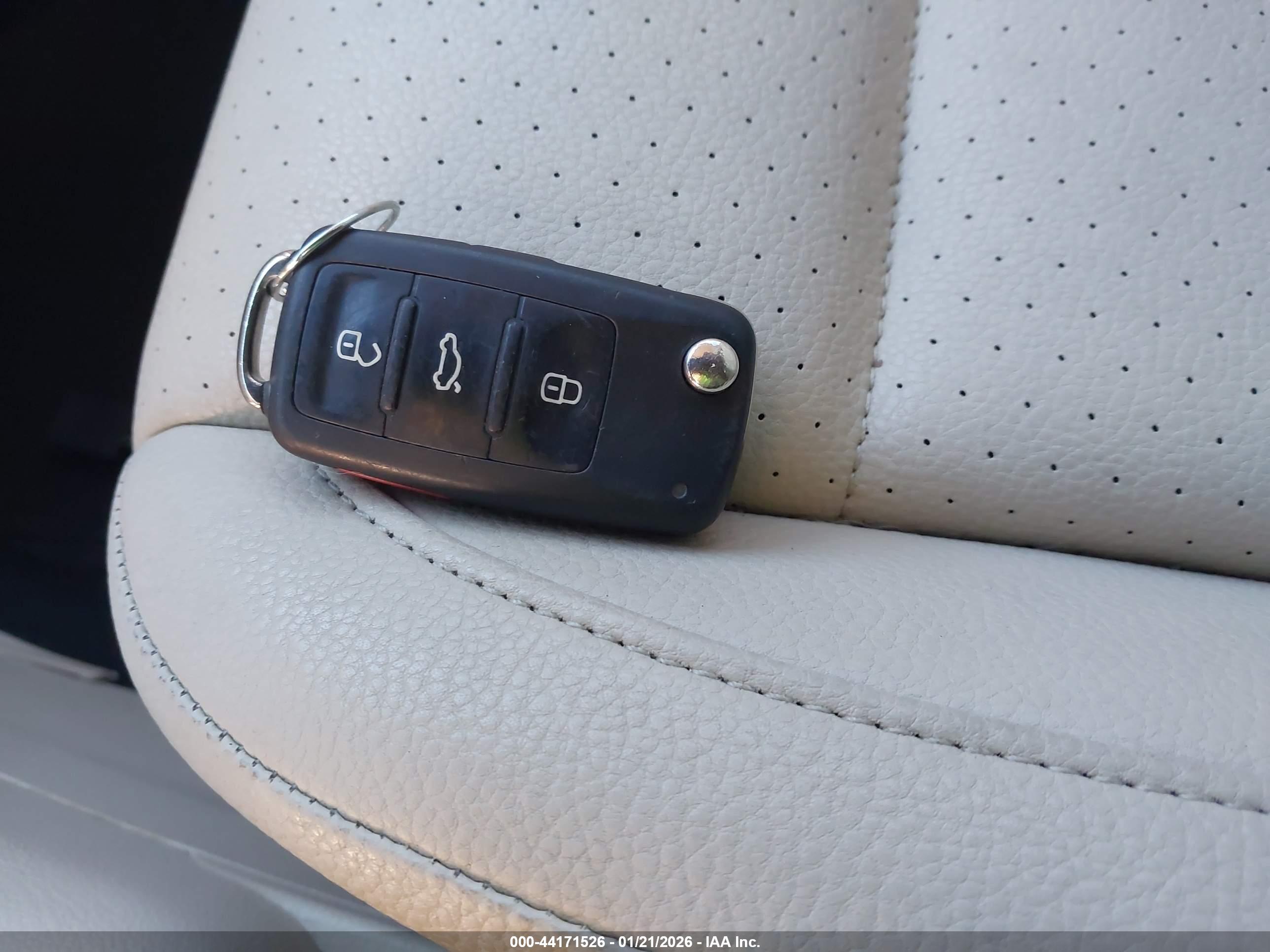 VOLKSWAGEN TIGUAN image 11