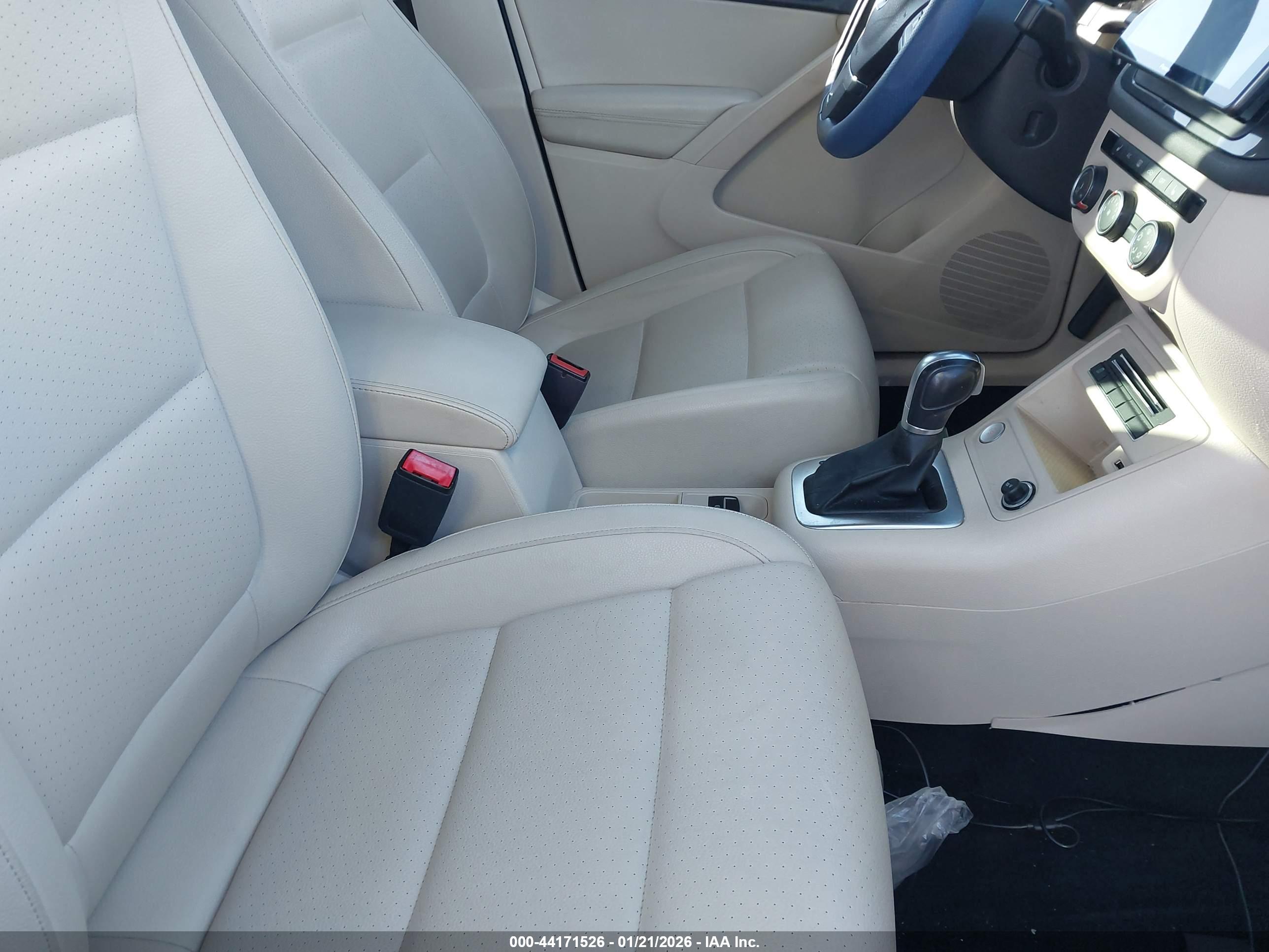VOLKSWAGEN TIGUAN image 5