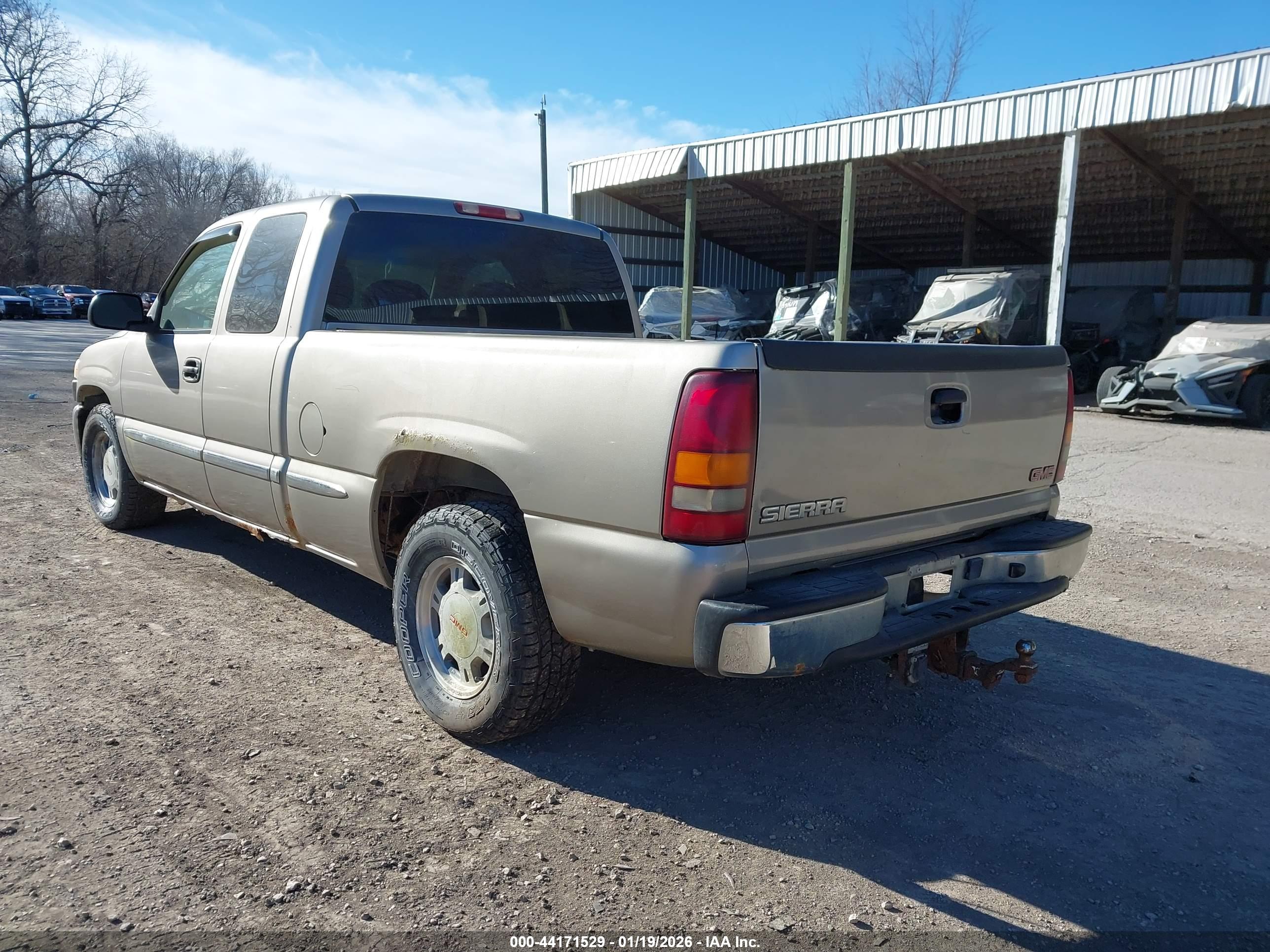 GMC SIERRA image 3