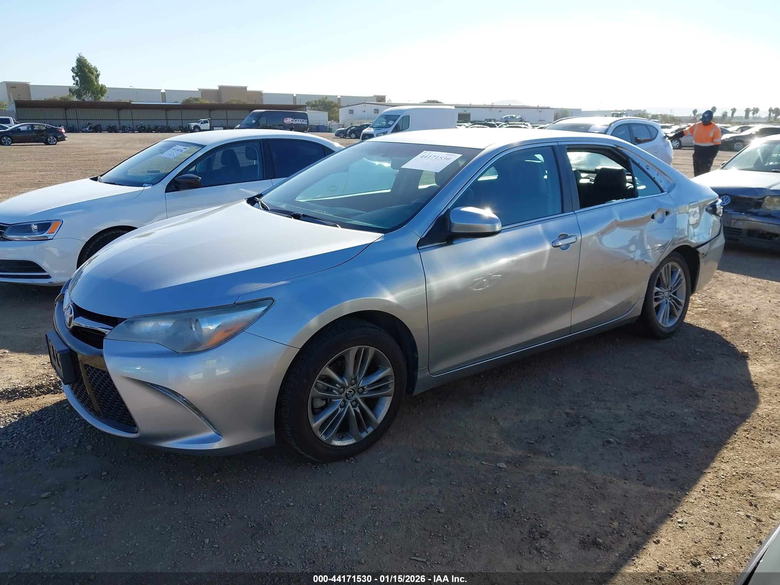 TOYOTA CAMRY image 2