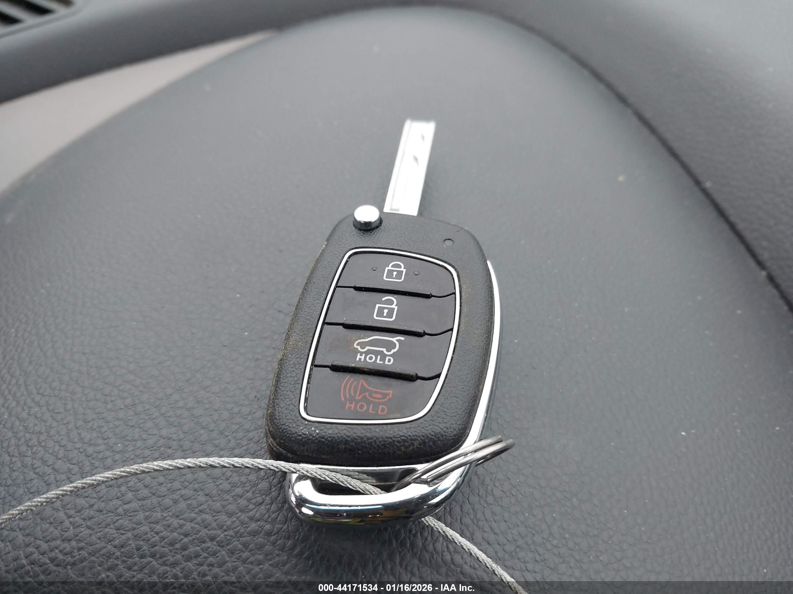 HYUNDAI SANTA image 11
