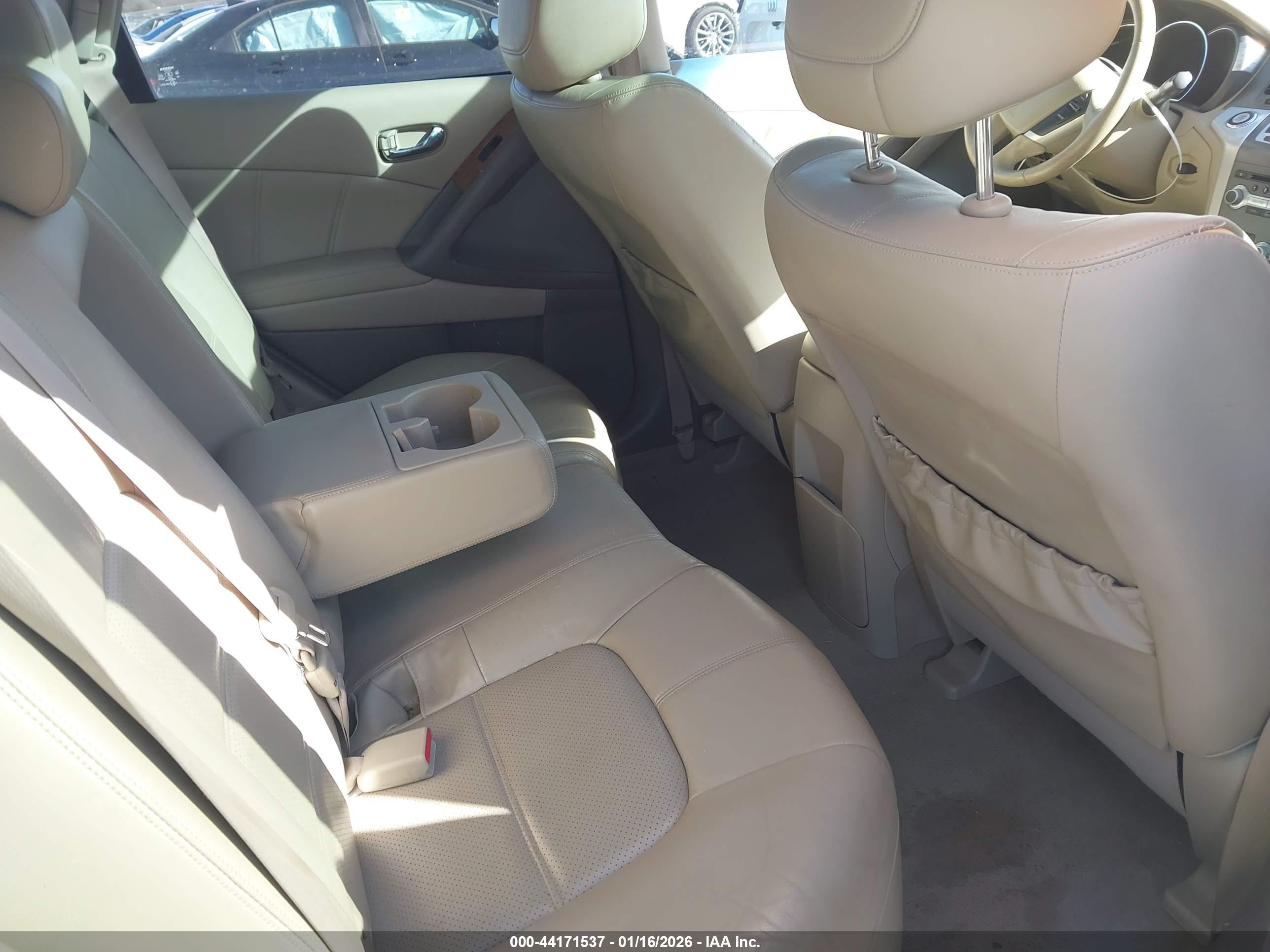 NISSAN MURANO image 8