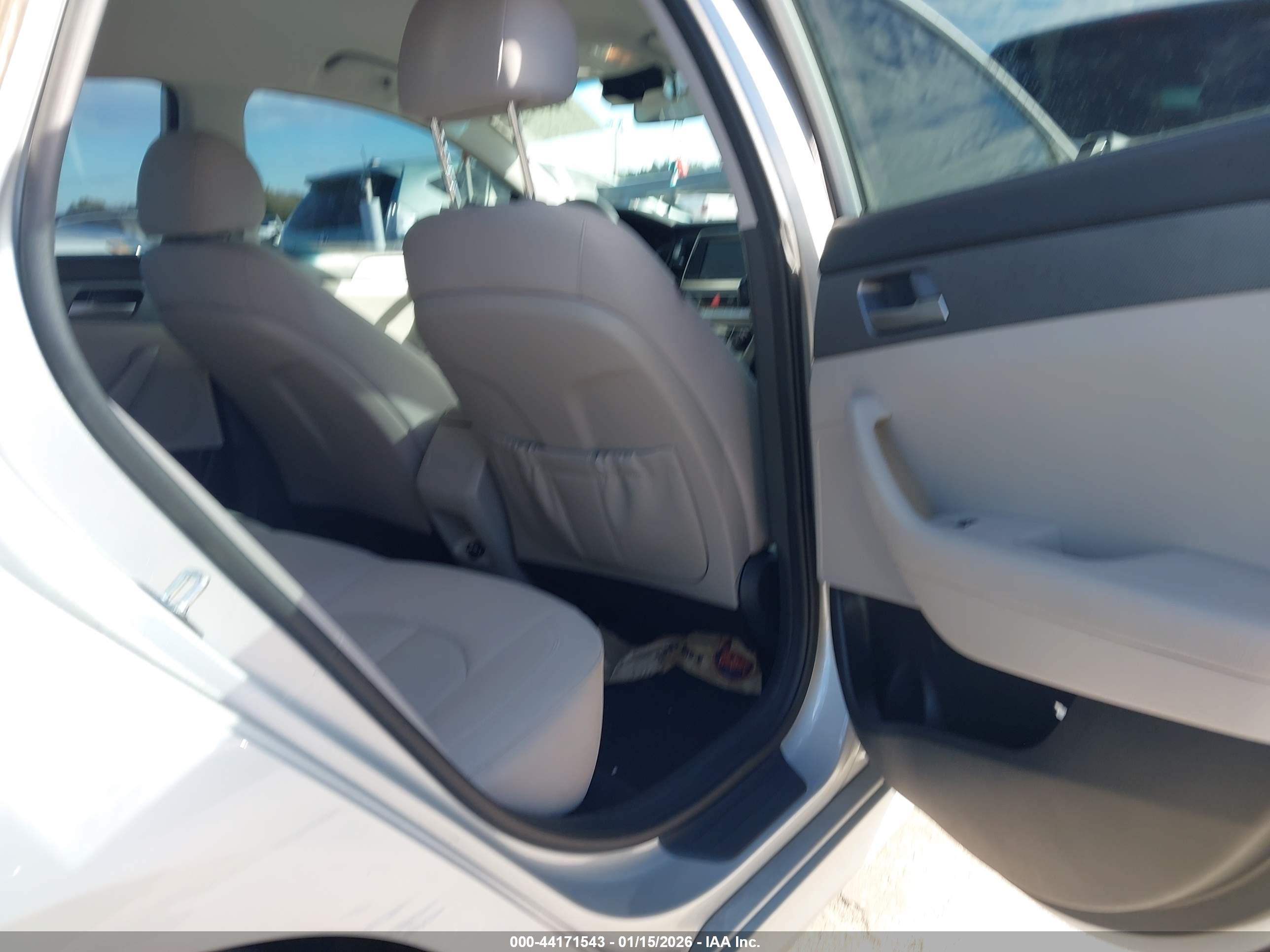HYUNDAI SONATA image 8