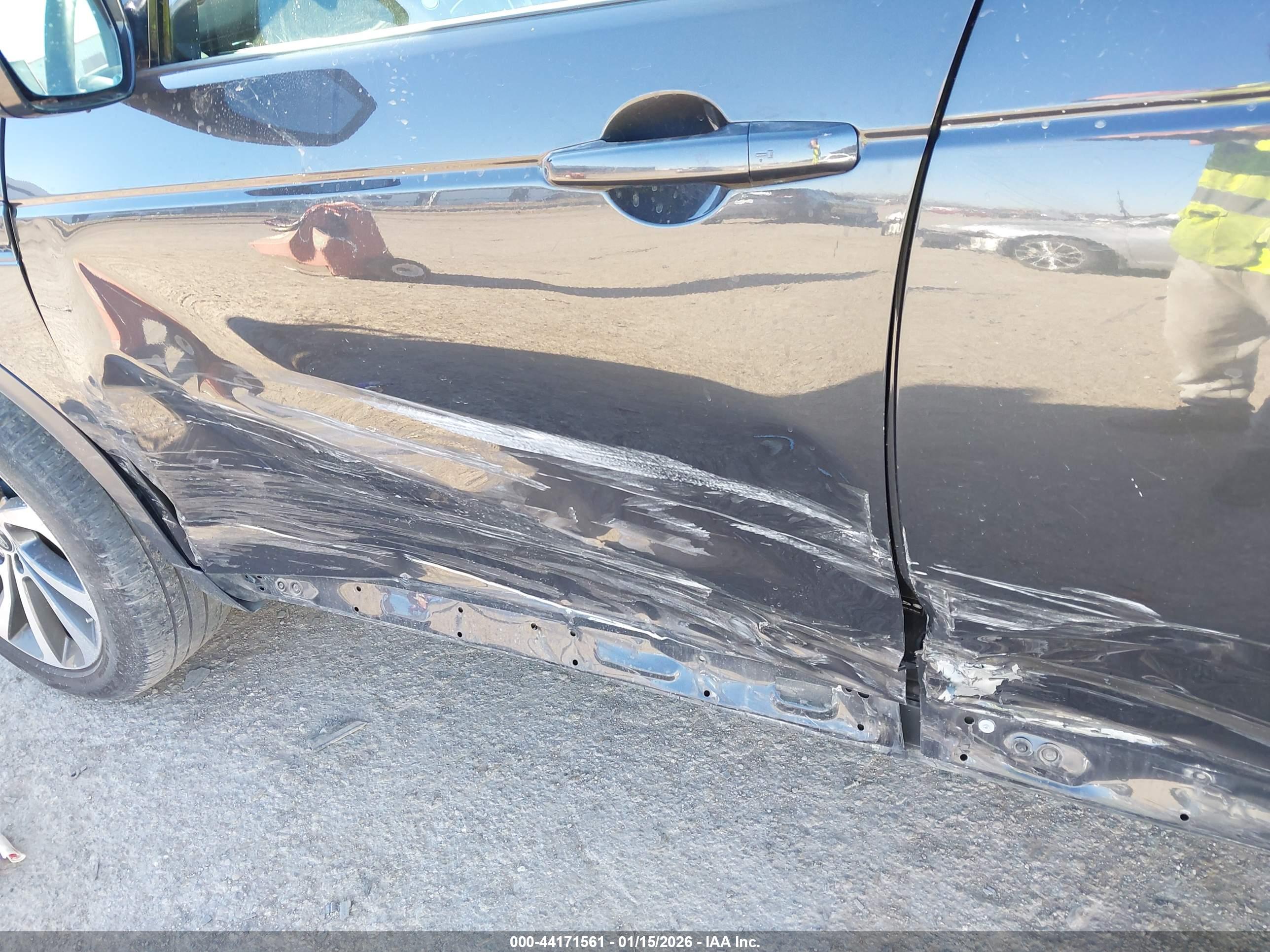 LAND ROVER image 6