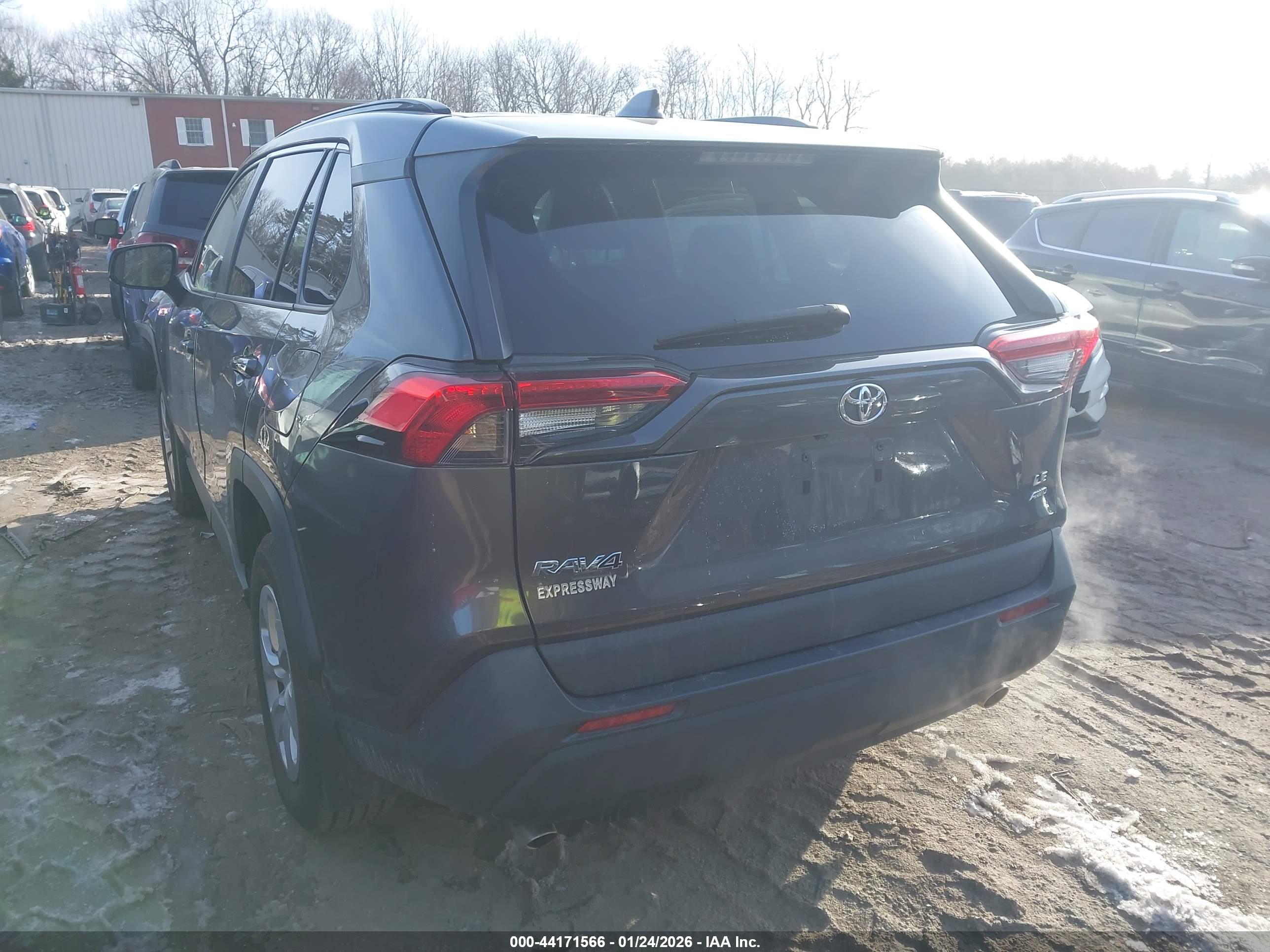 TOYOTA RAV4 image 3