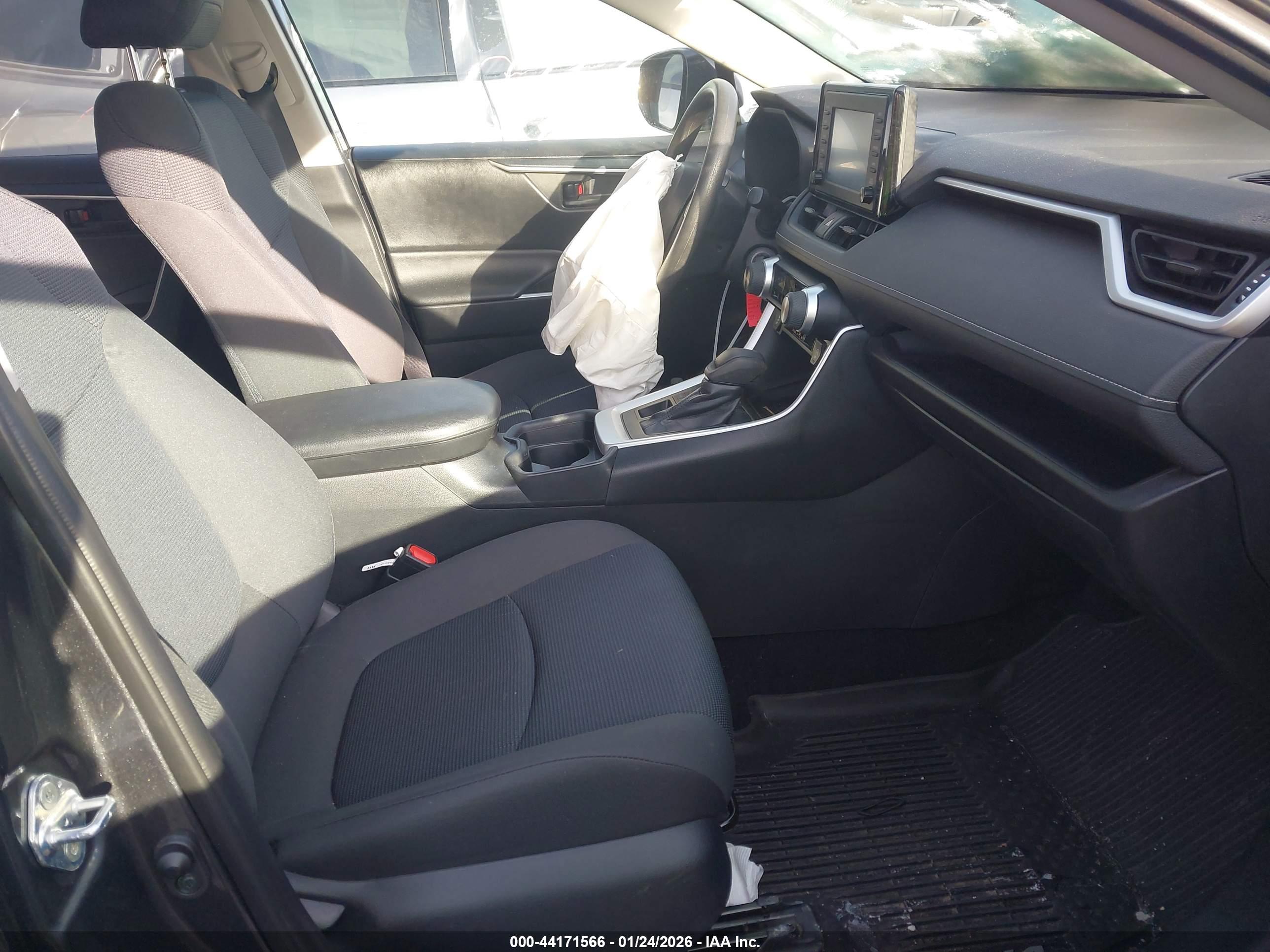 TOYOTA RAV4 image 5