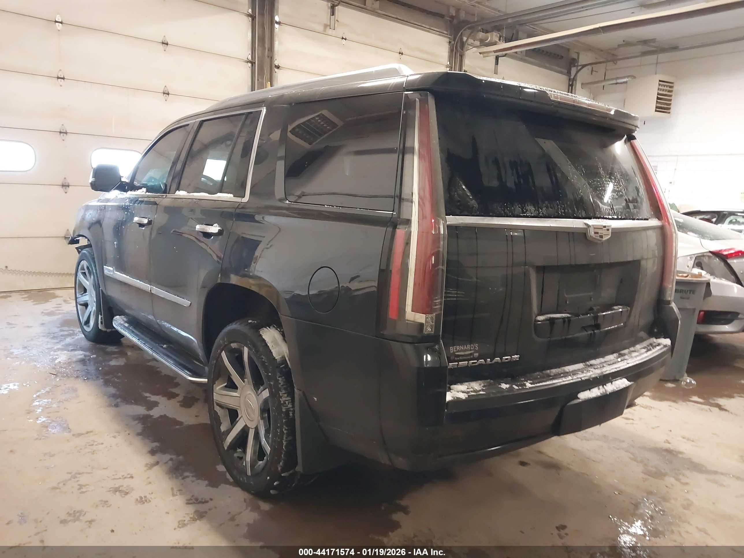 CADILLAC ESCALADE image 3
