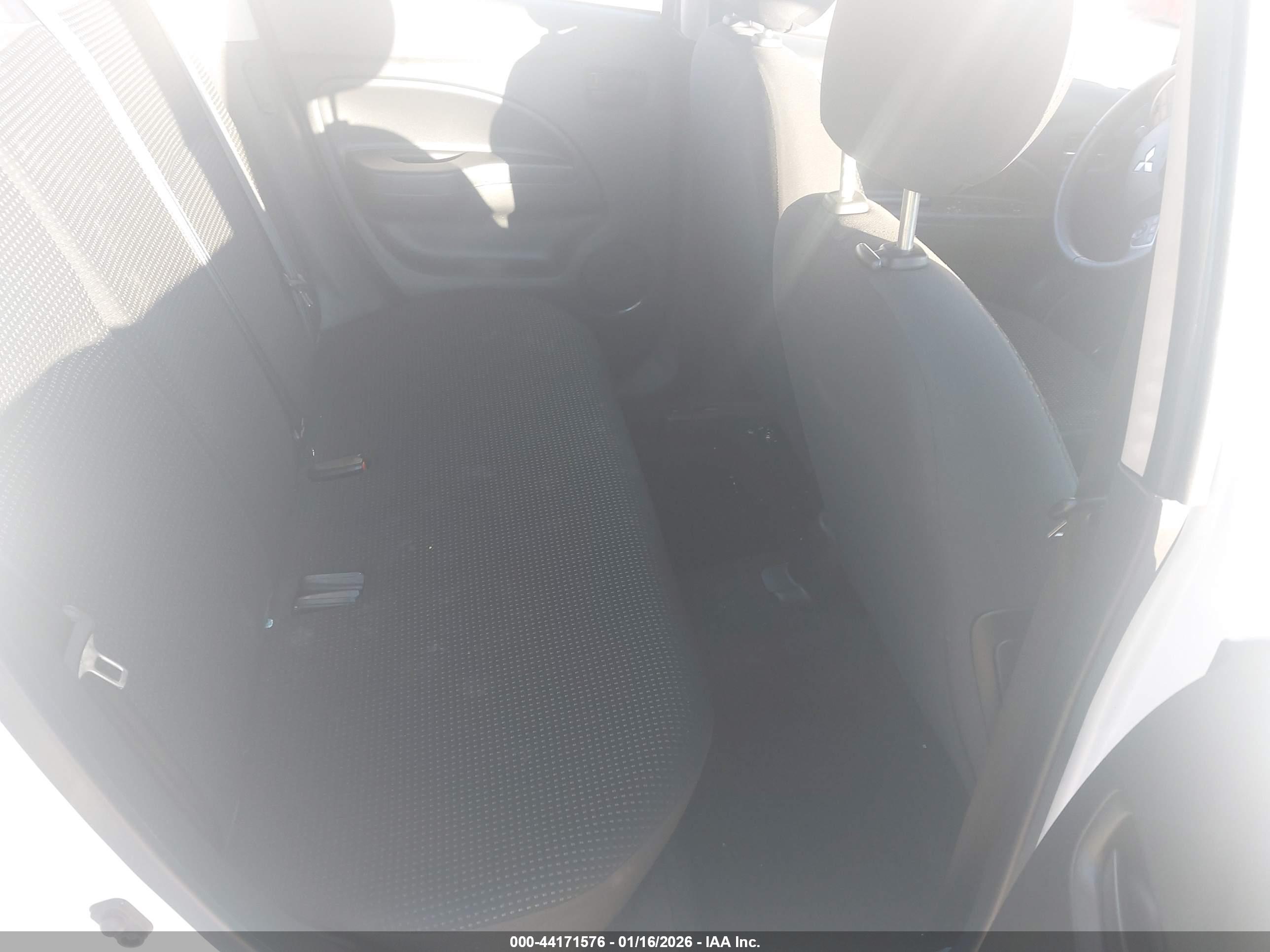 MITSUBISHI MIRAGE image 8
