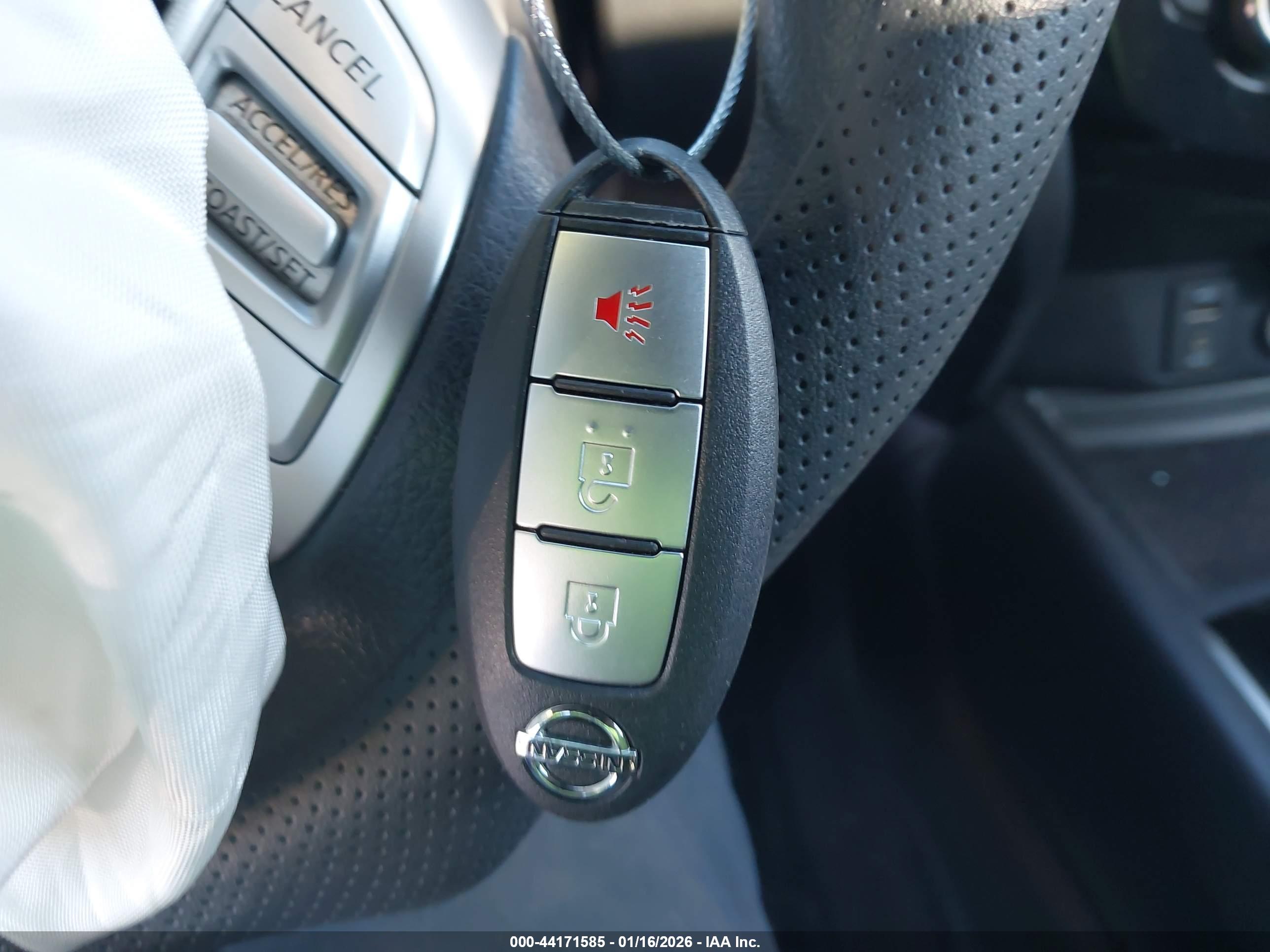 NISSAN ROGUE image 11