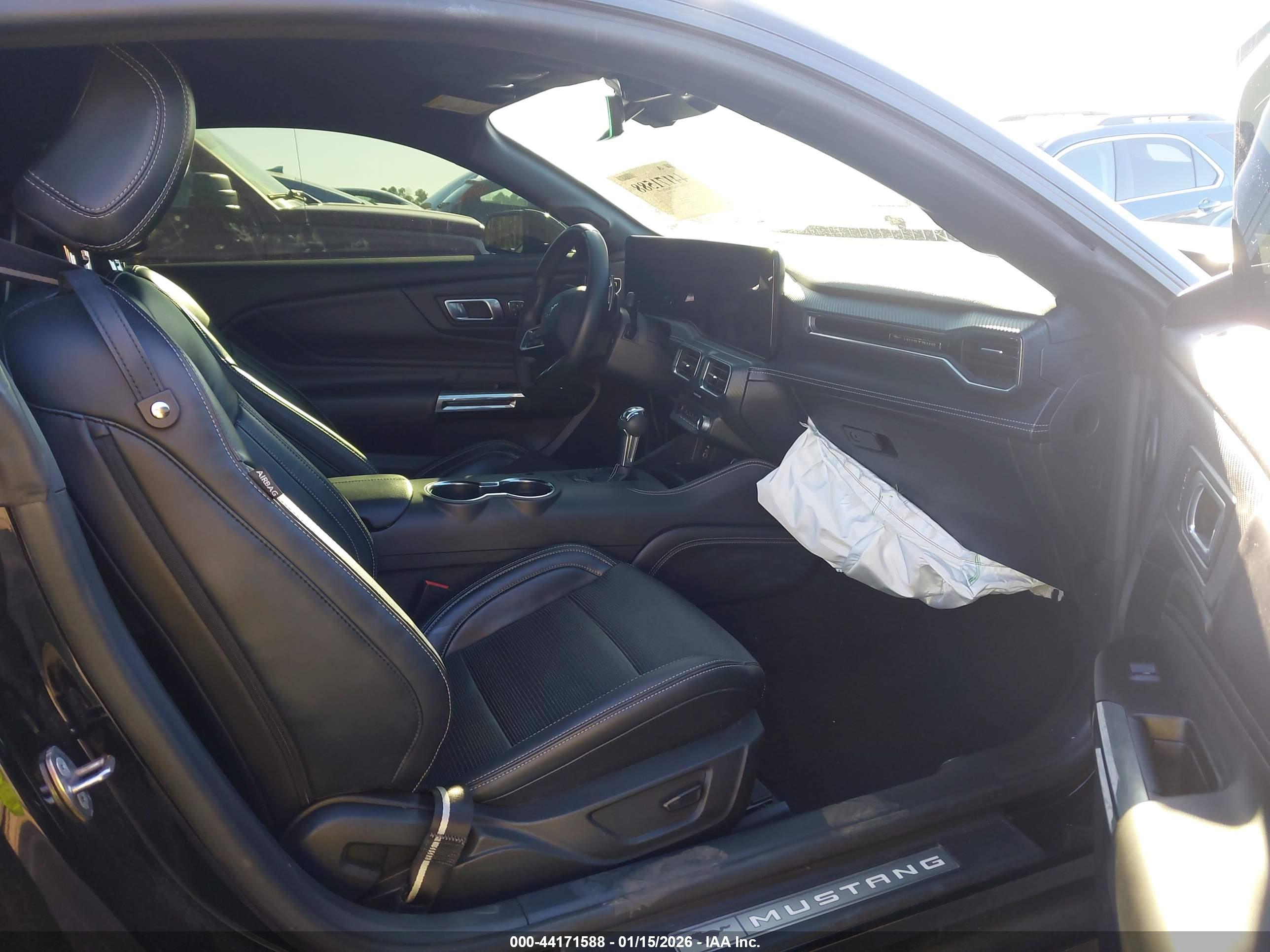 FORD MUSTANG image 5