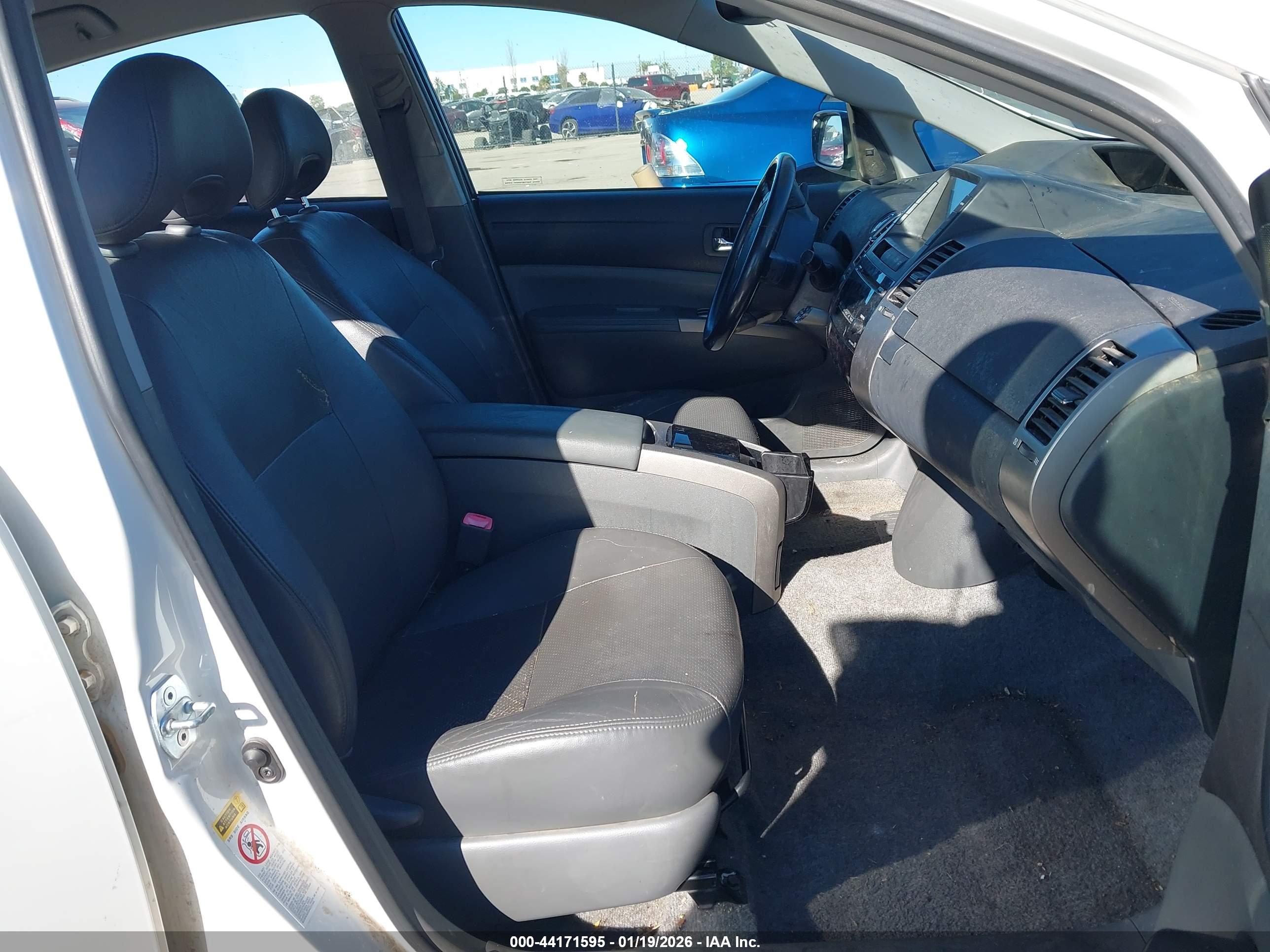 TOYOTA PRIUS image 5