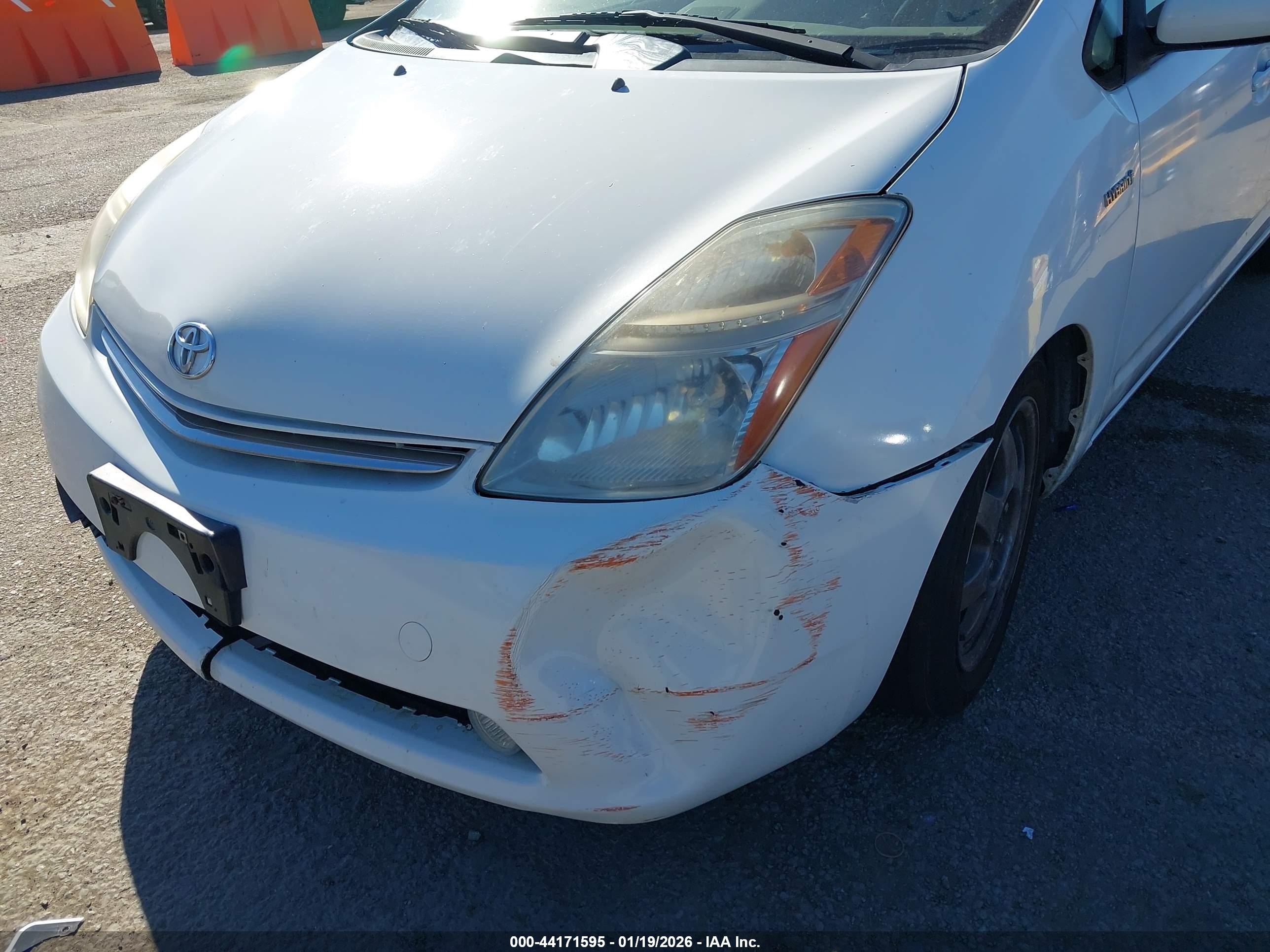 TOYOTA PRIUS image 6